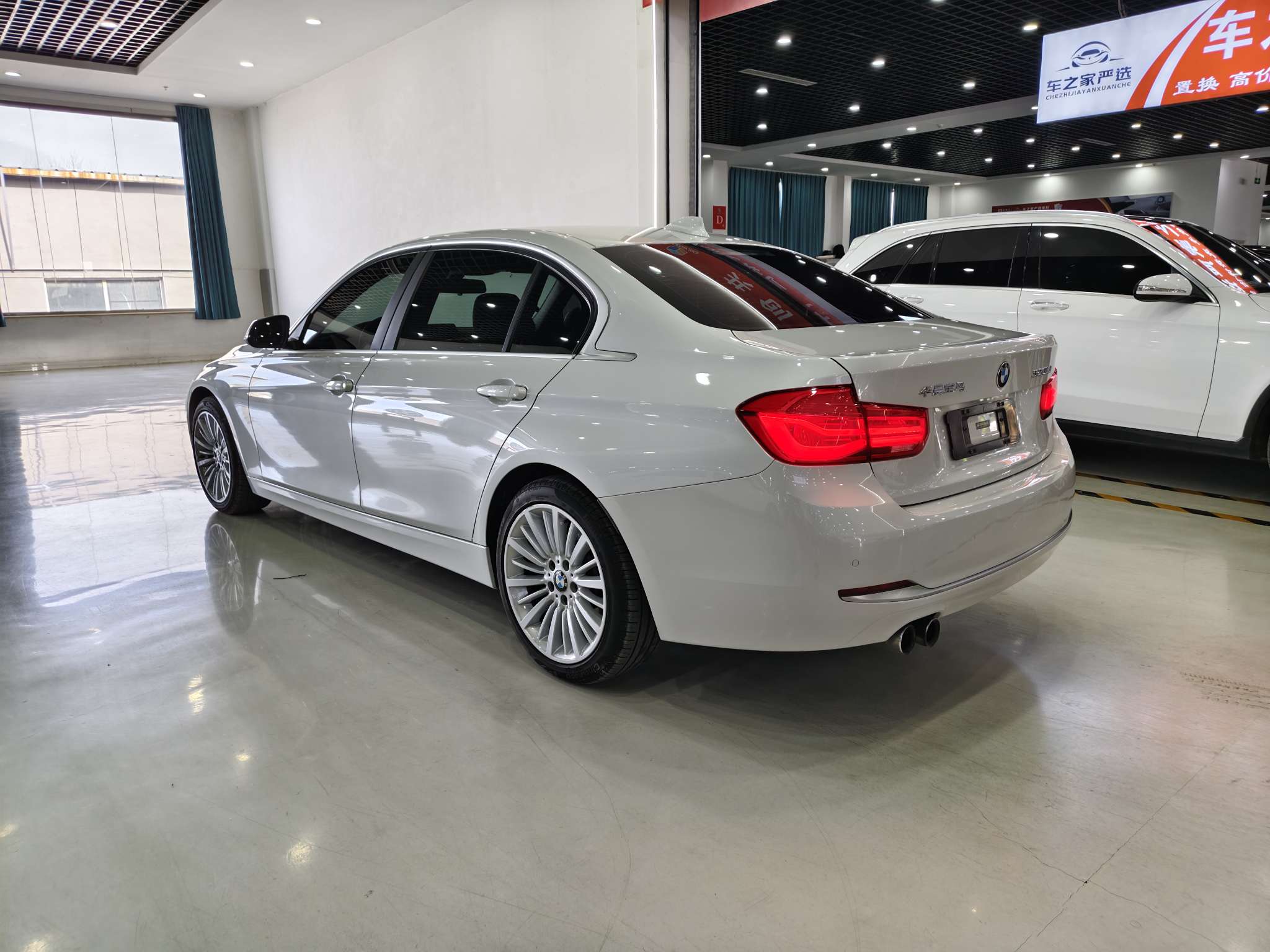 BMW 3 Series 2018 car image #9