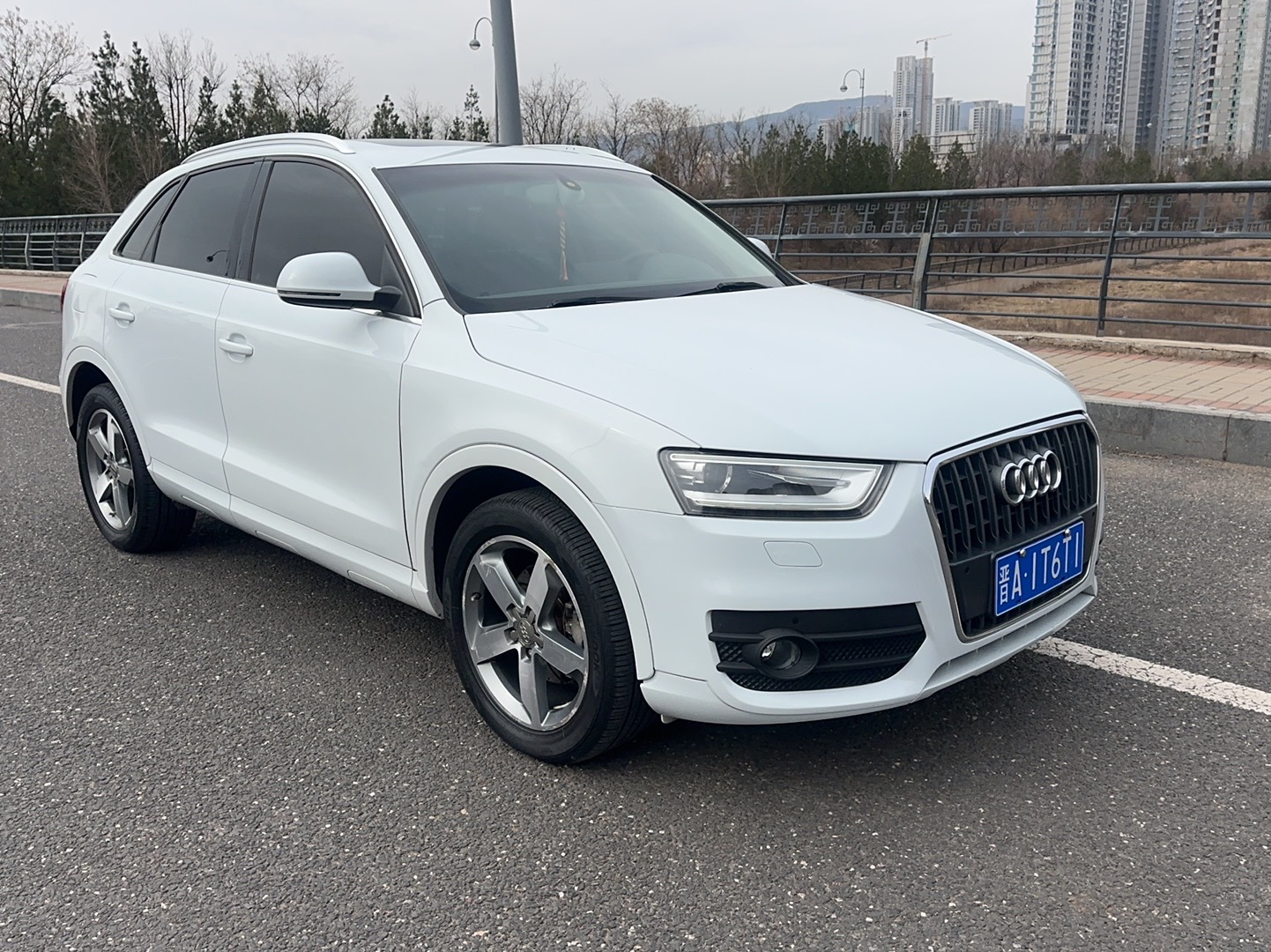 Audi Q3 2014 car image #6
