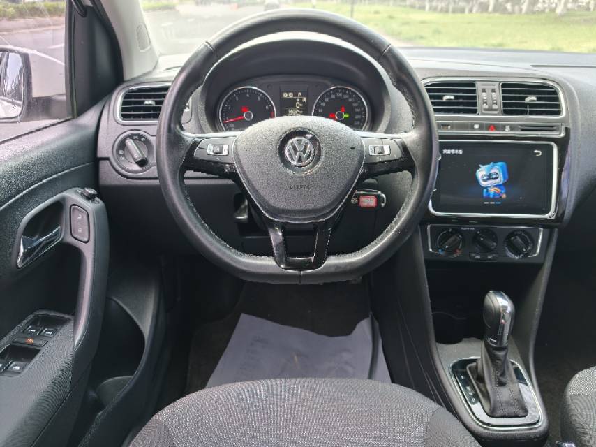 Volkswagen Polo 2018 car image #11