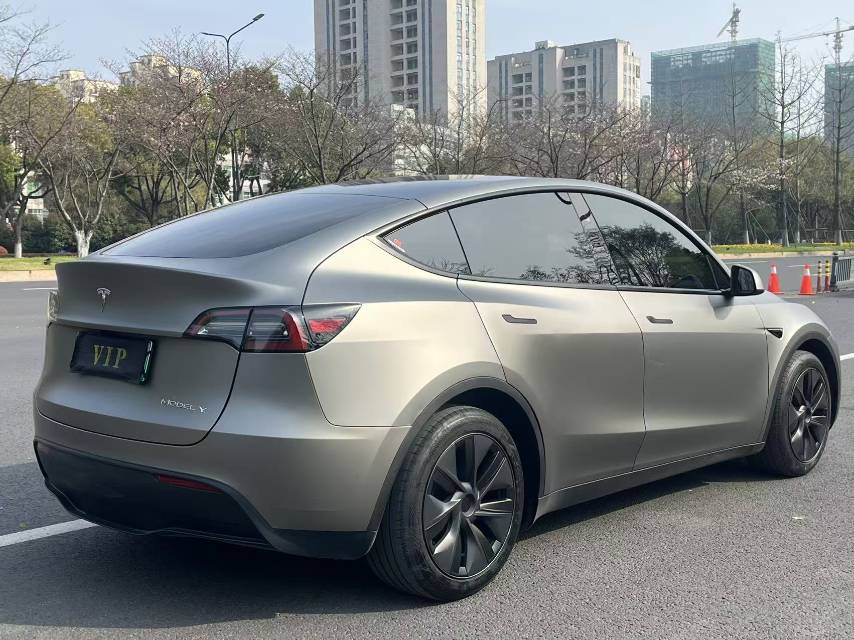 Tesla Model Y 2024 car image #9
