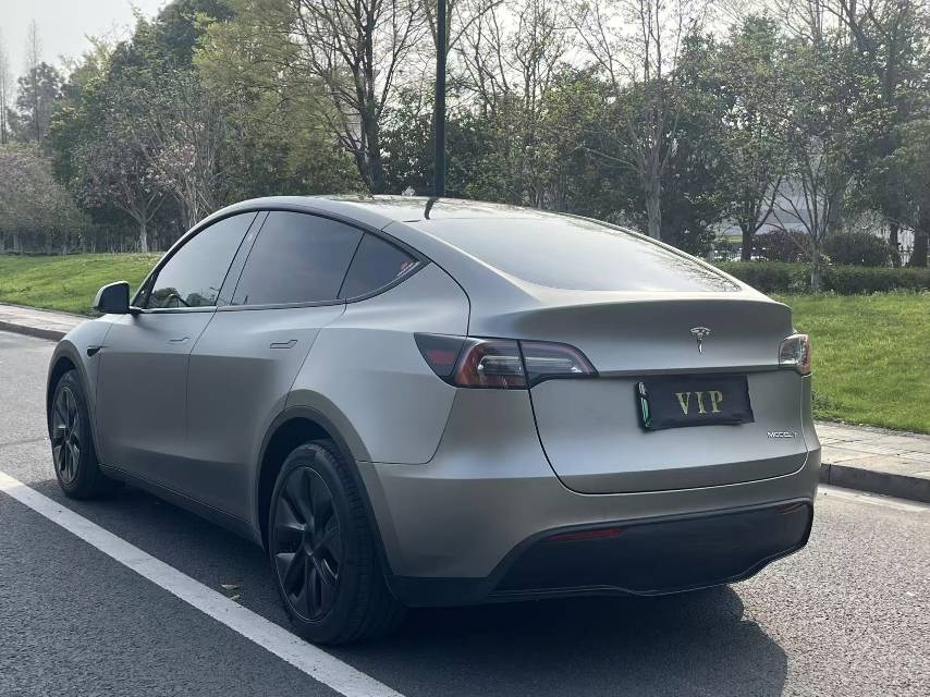 Tesla Model Y 2024 car image #11