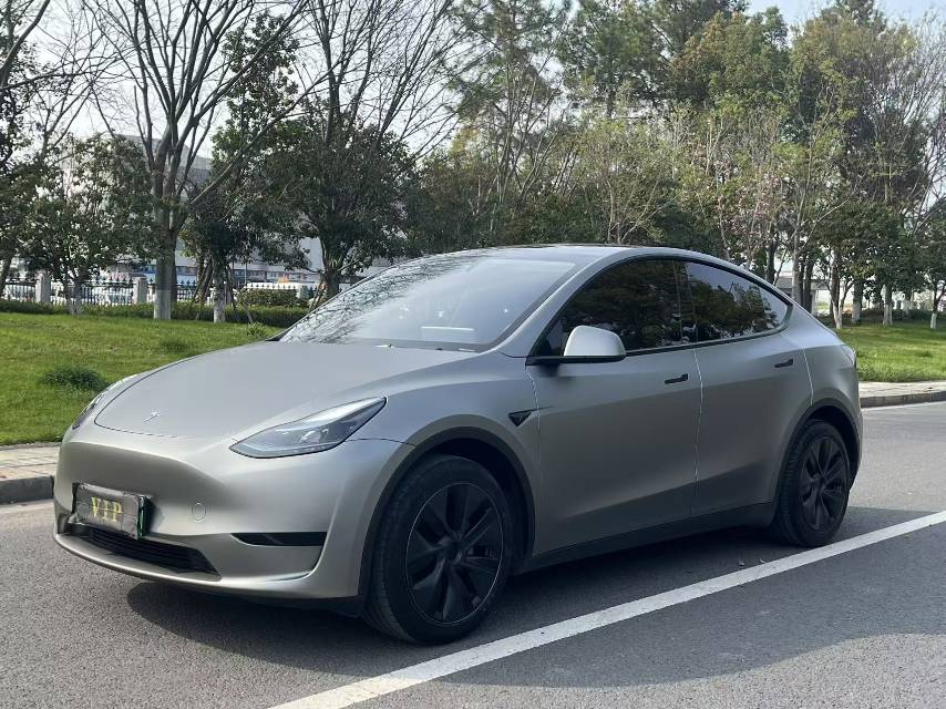 Tesla Model Y 2024 car image #2