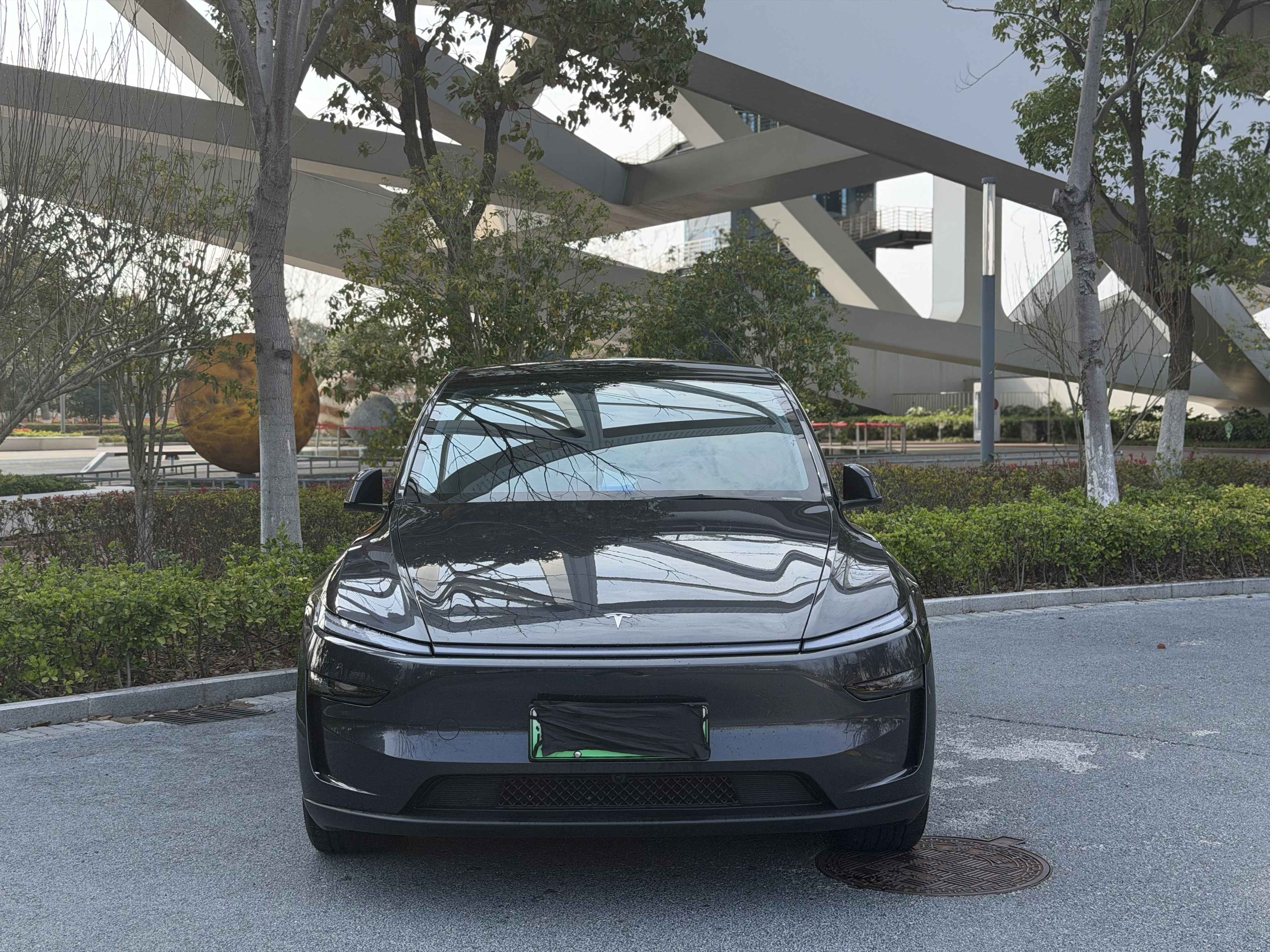 Tesla Model Y 2025 #4 Tesla Model Y 2025 car image #4