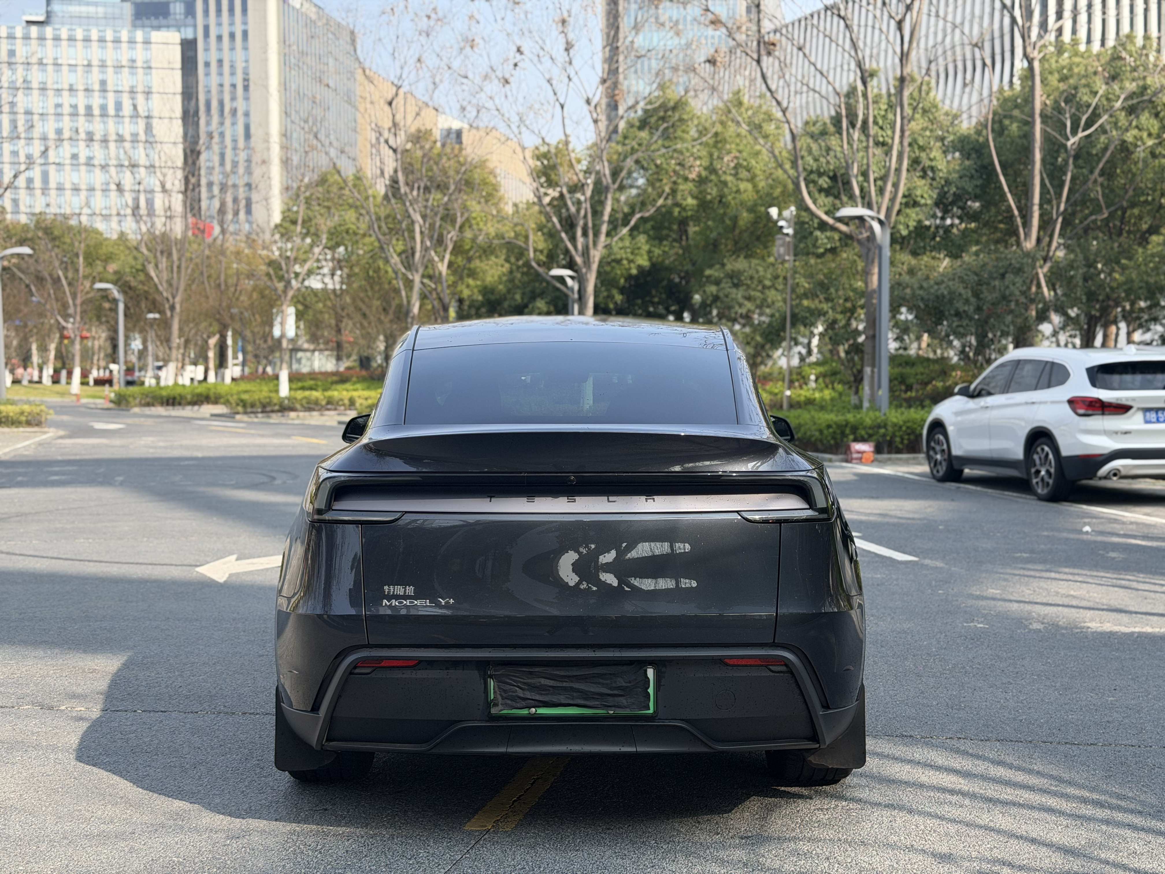Tesla Model Y 2025 #11 Tesla Model Y 2025 car image #11