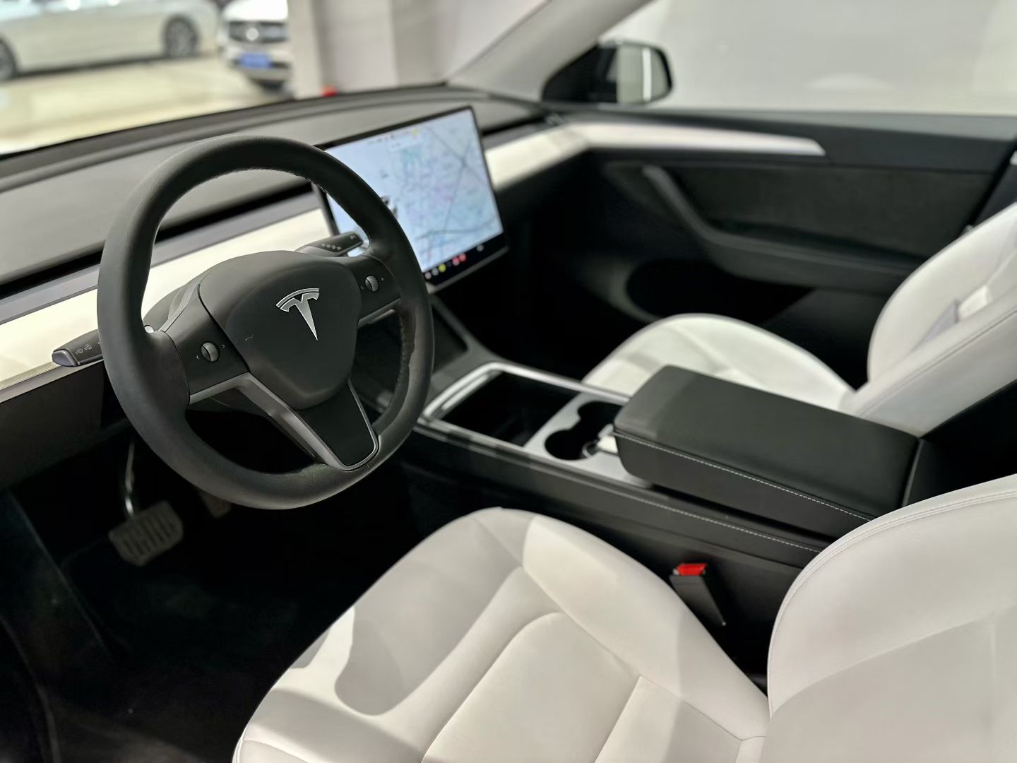 Tesla Model Y 2021 car image #7