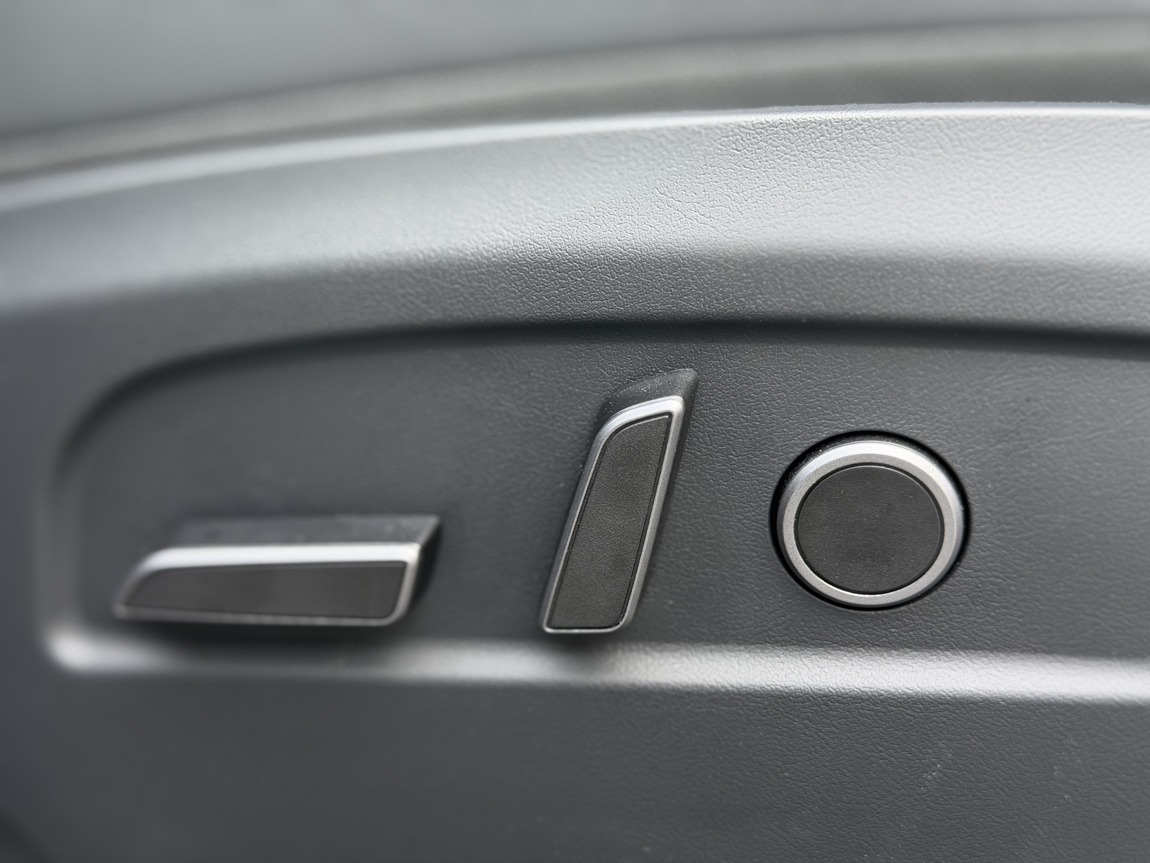 Tesla Model Y 2025 #6 Tesla Model Y 2025 car image #6