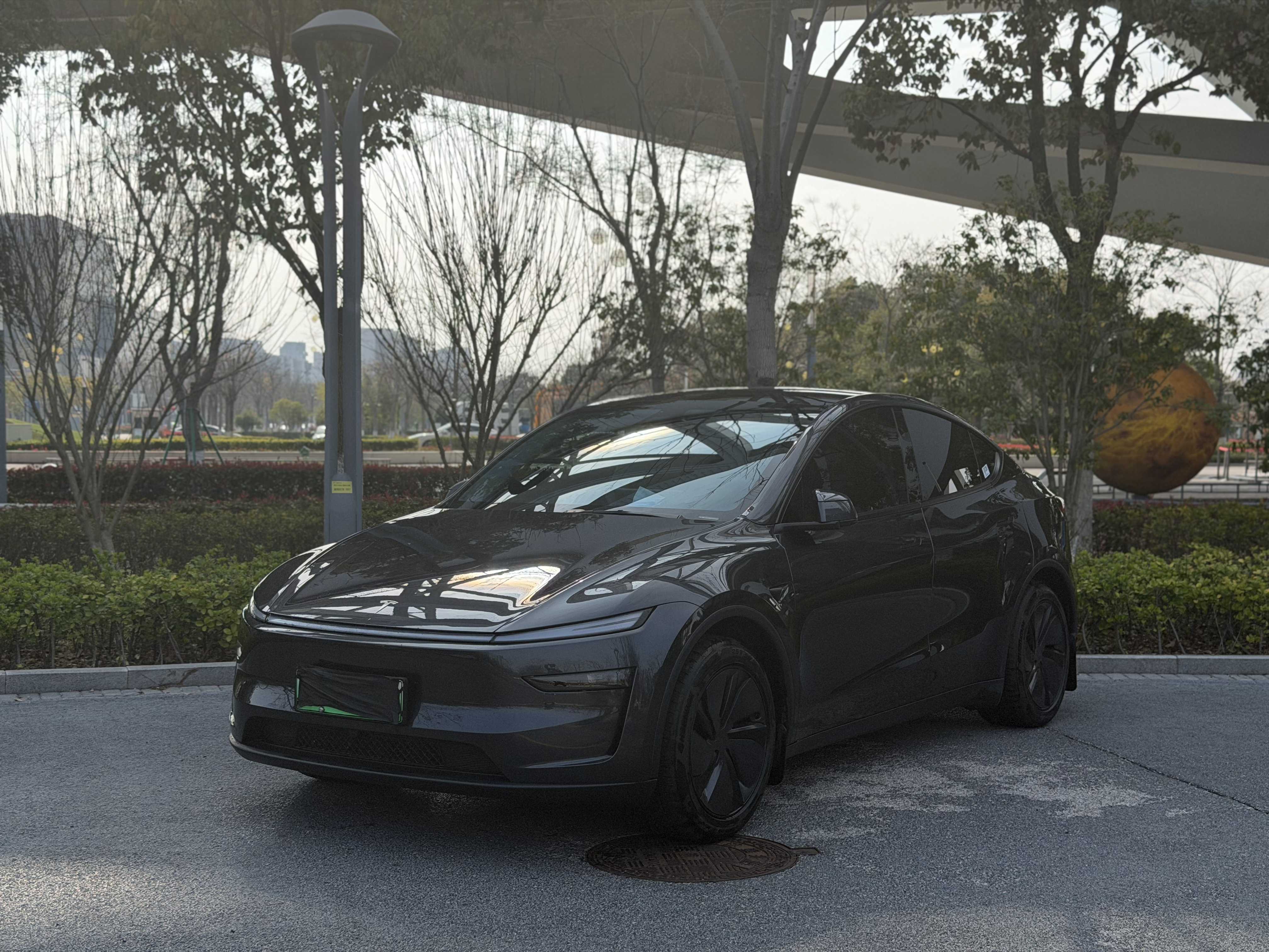 Tesla Model Y 2025 #2 Tesla Model Y 2025 car image #2