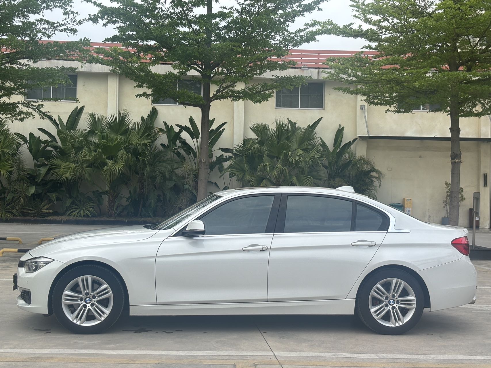 BMW 3 Series 2016 car image #6