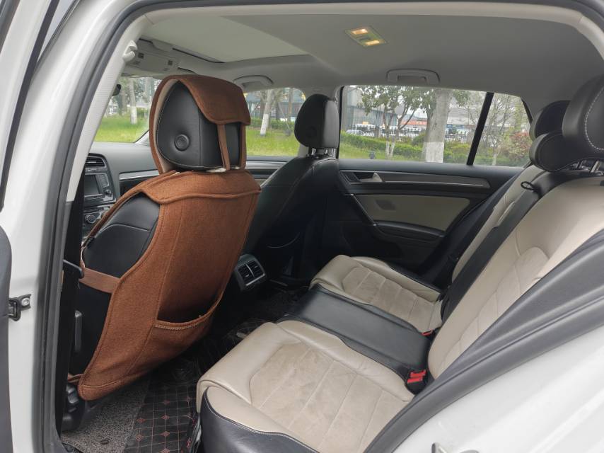 Volkswagen Golf 2017 car image #9