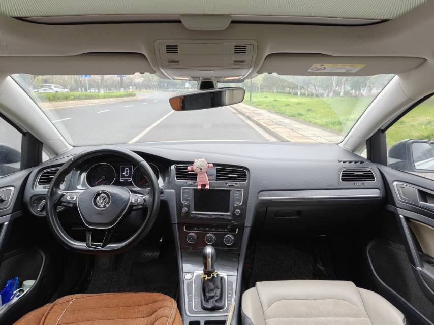 Volkswagen Golf 2017 car image #10
