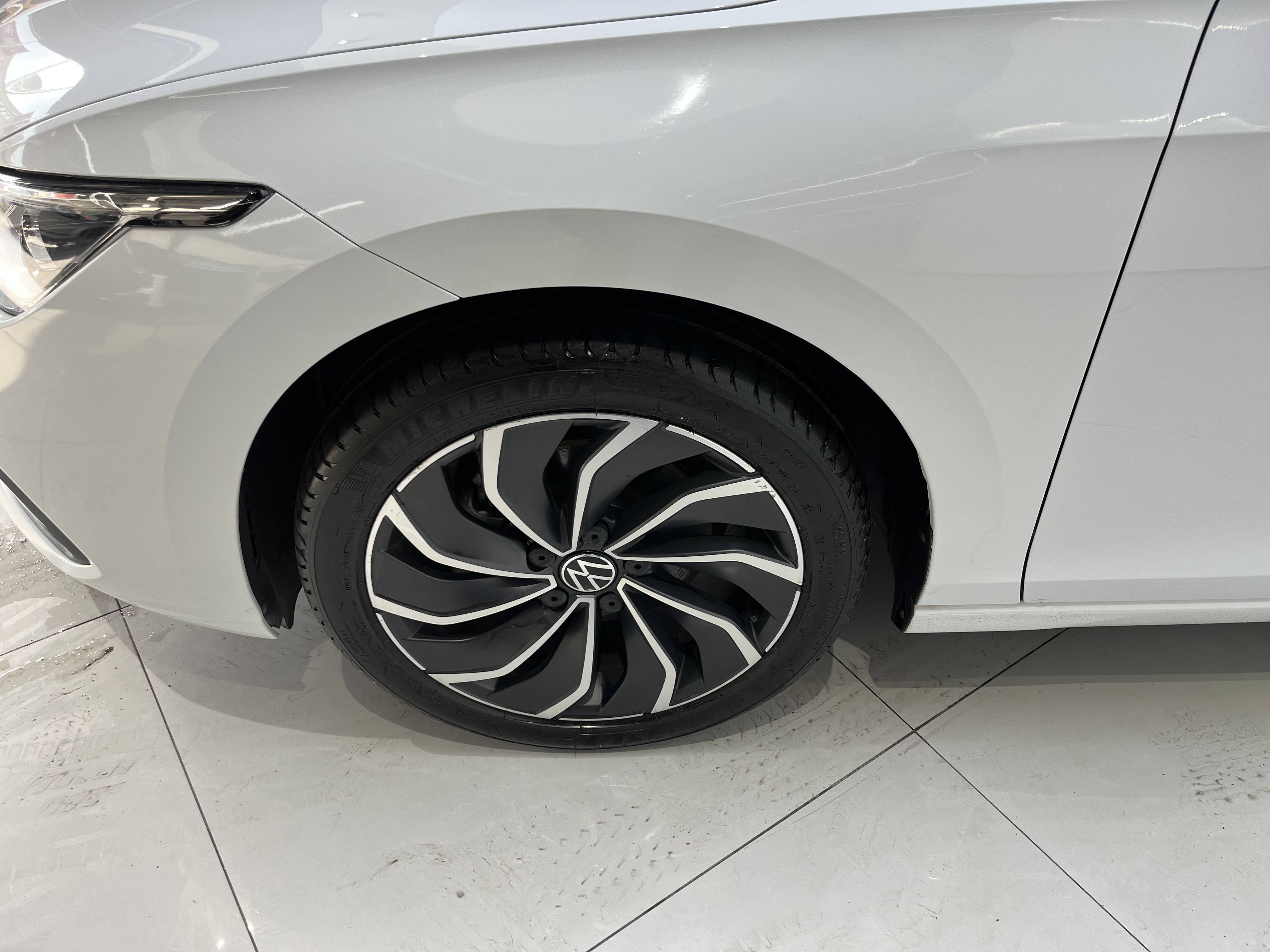 Volkswagen Golf 2022 car image #9
