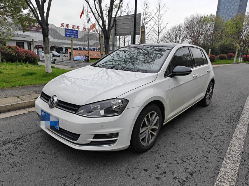 Volkswagen Golf 2017 car image #2