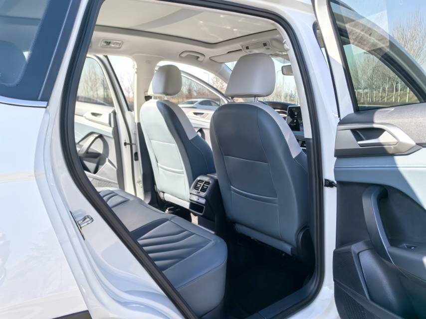 Volkswagen Tharu 2023 car image #16