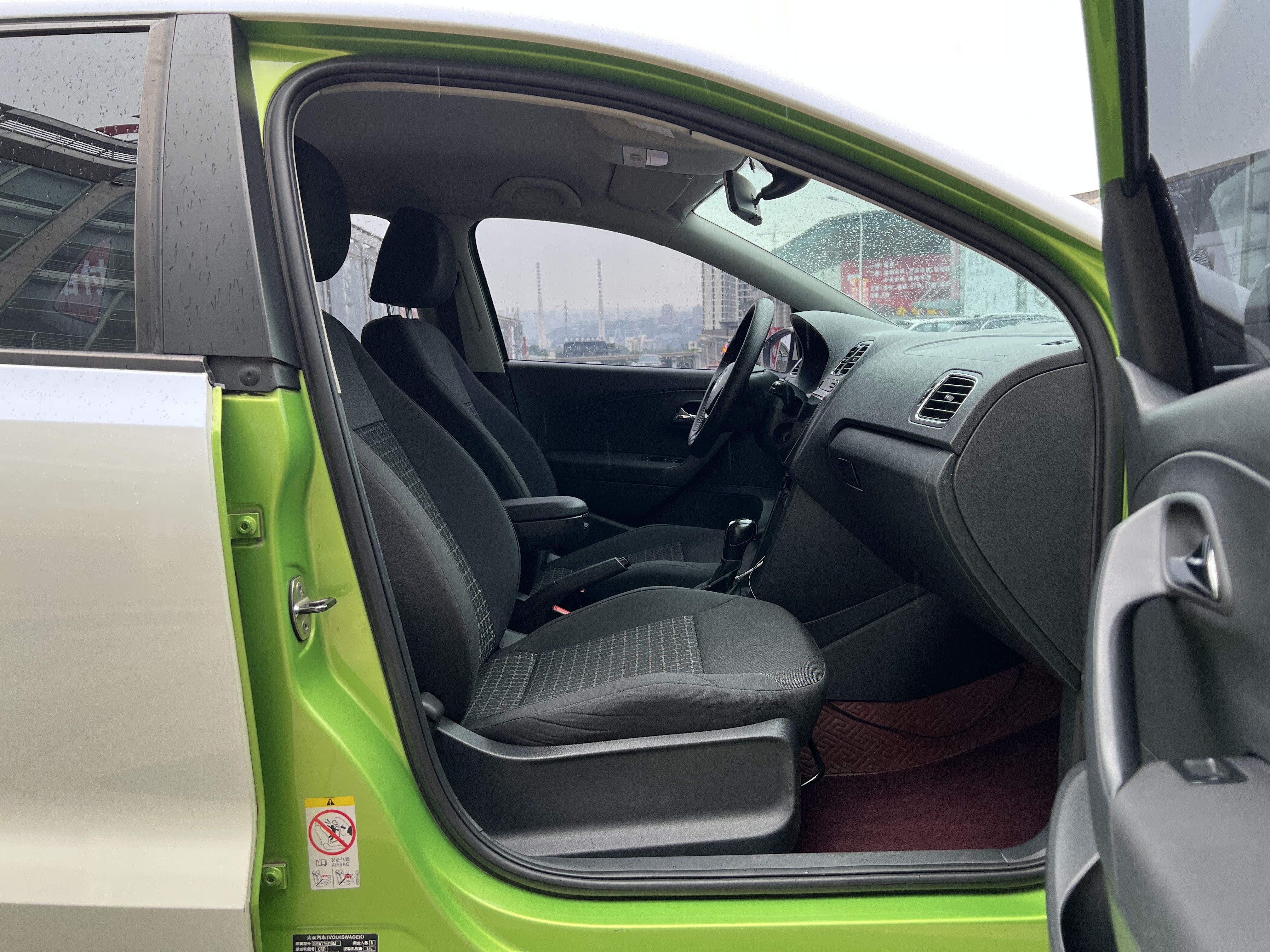 Volkswagen Polo 2015 car image #11
