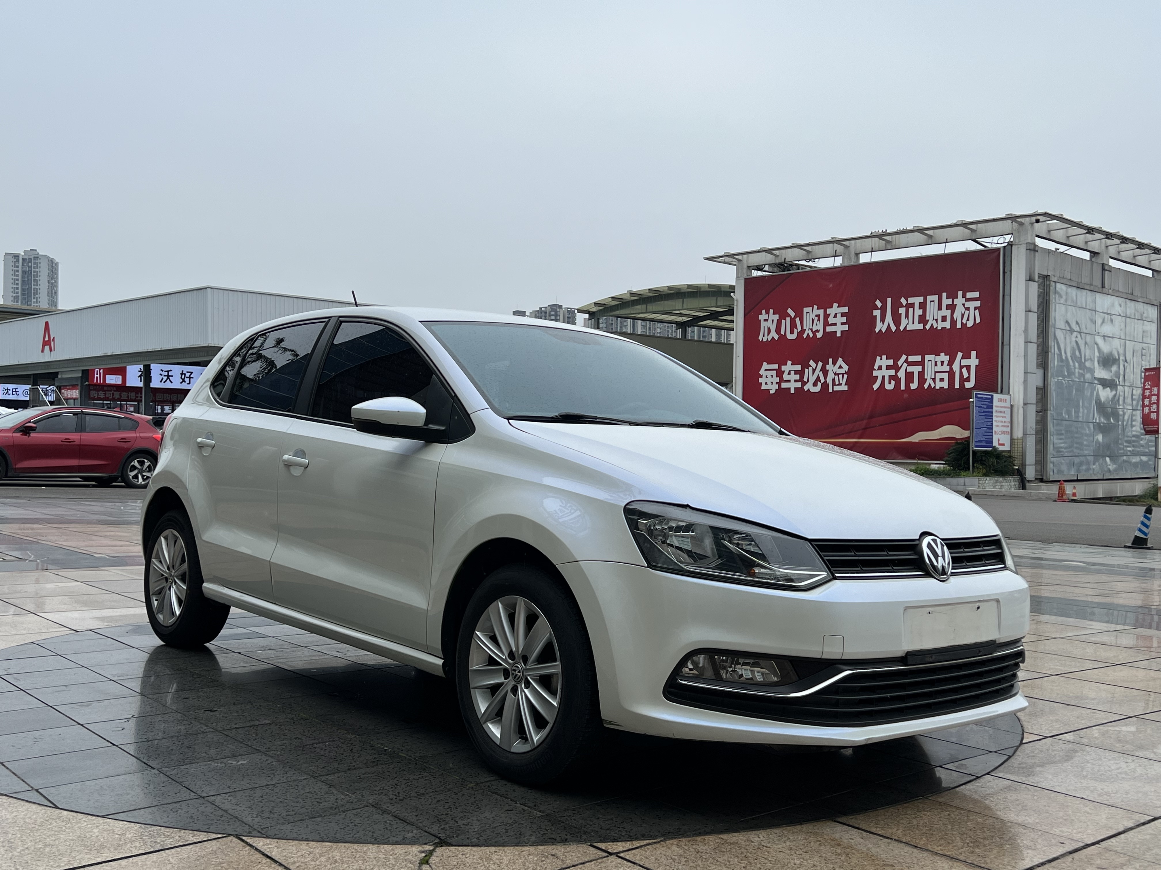 Volkswagen Polo 2015 car image #9