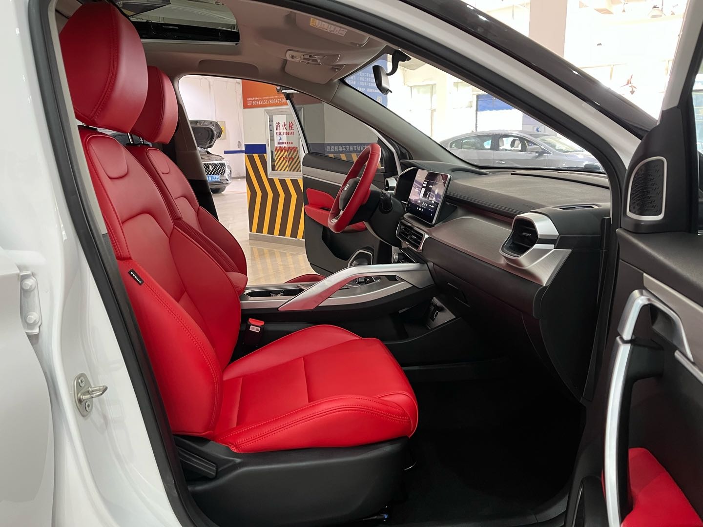 GEELY Coolray 2022 car image #10