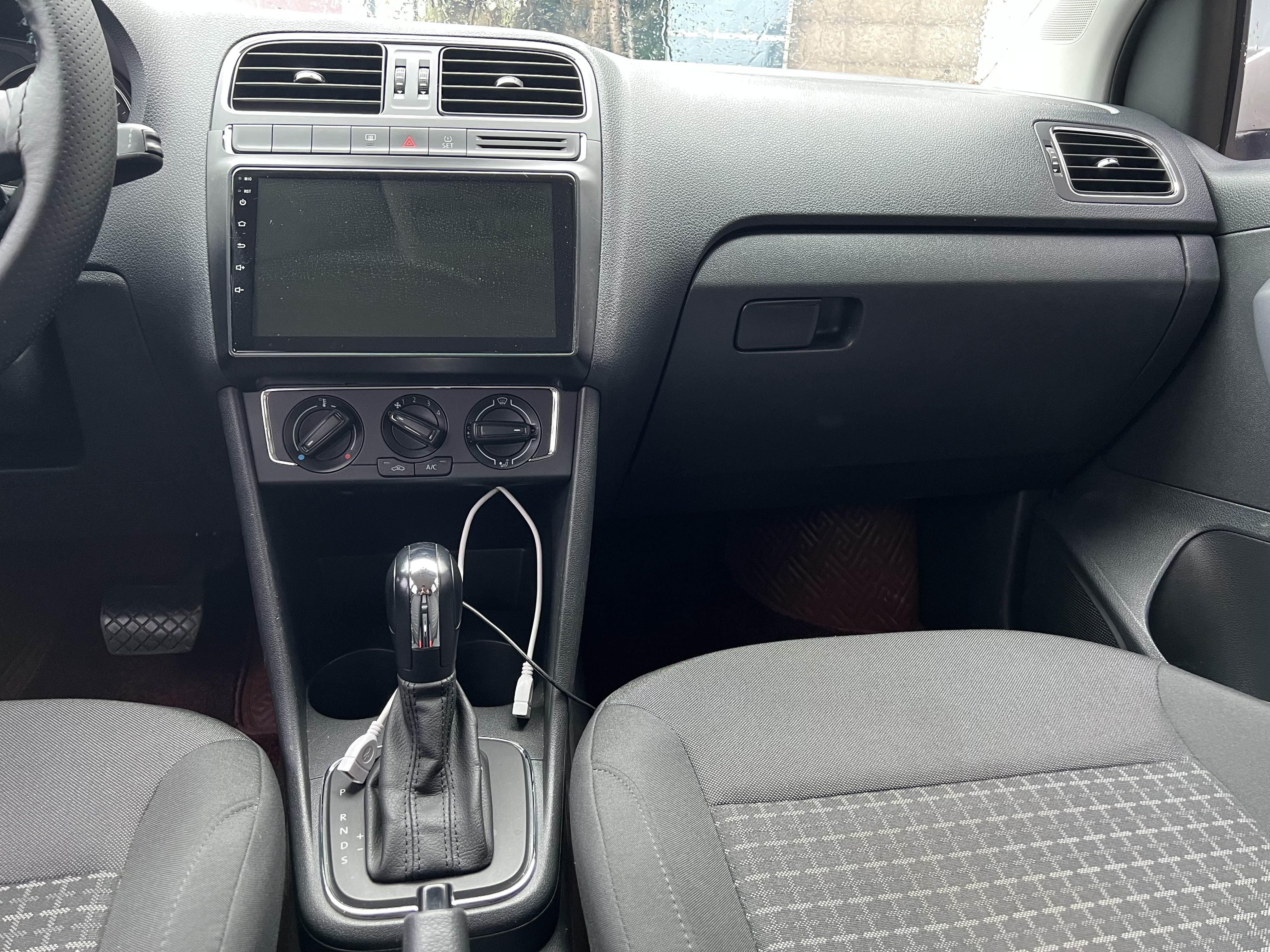 Volkswagen Polo 2015 car image #18