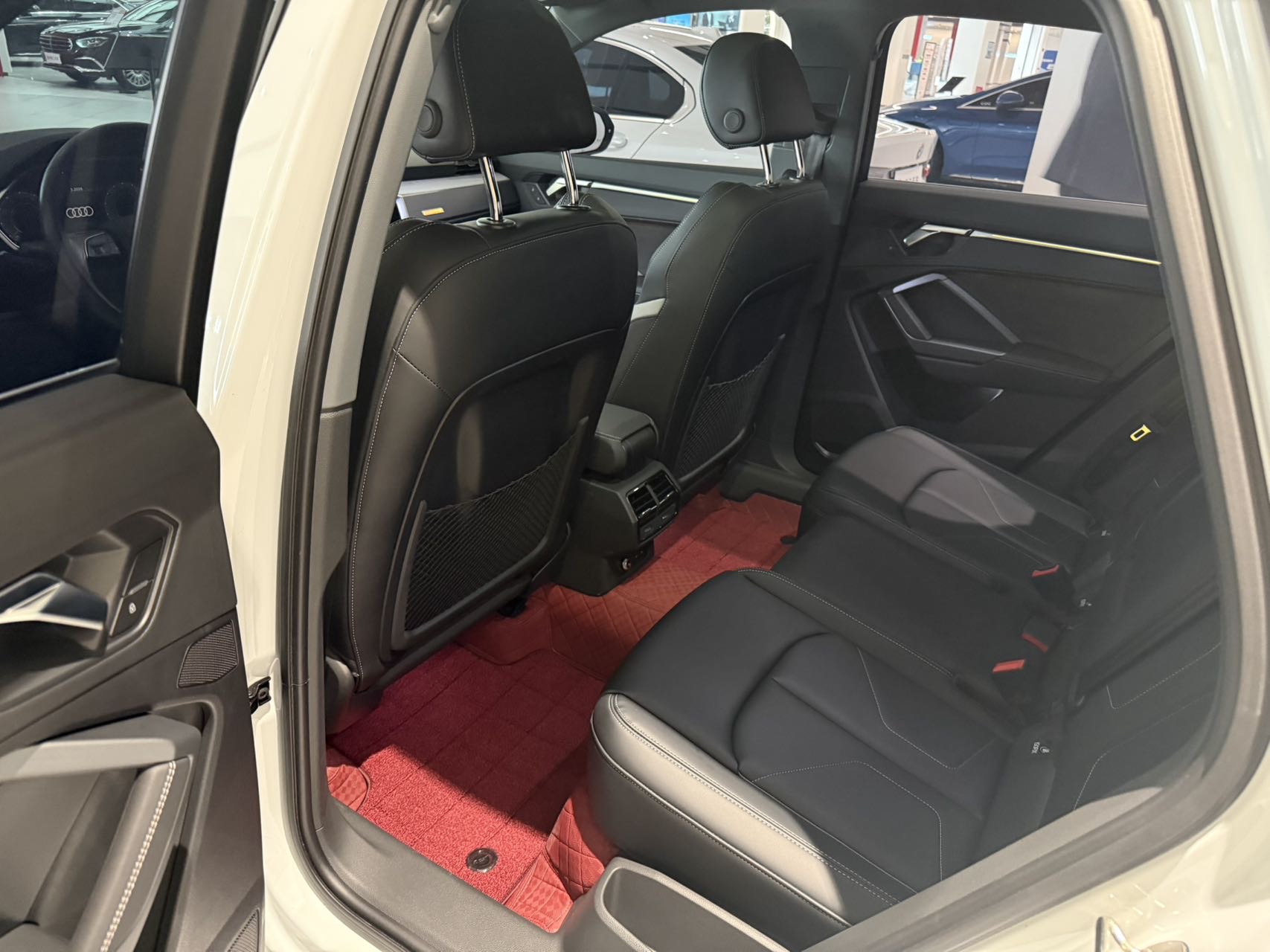 Audi Q3 2024 car image #8