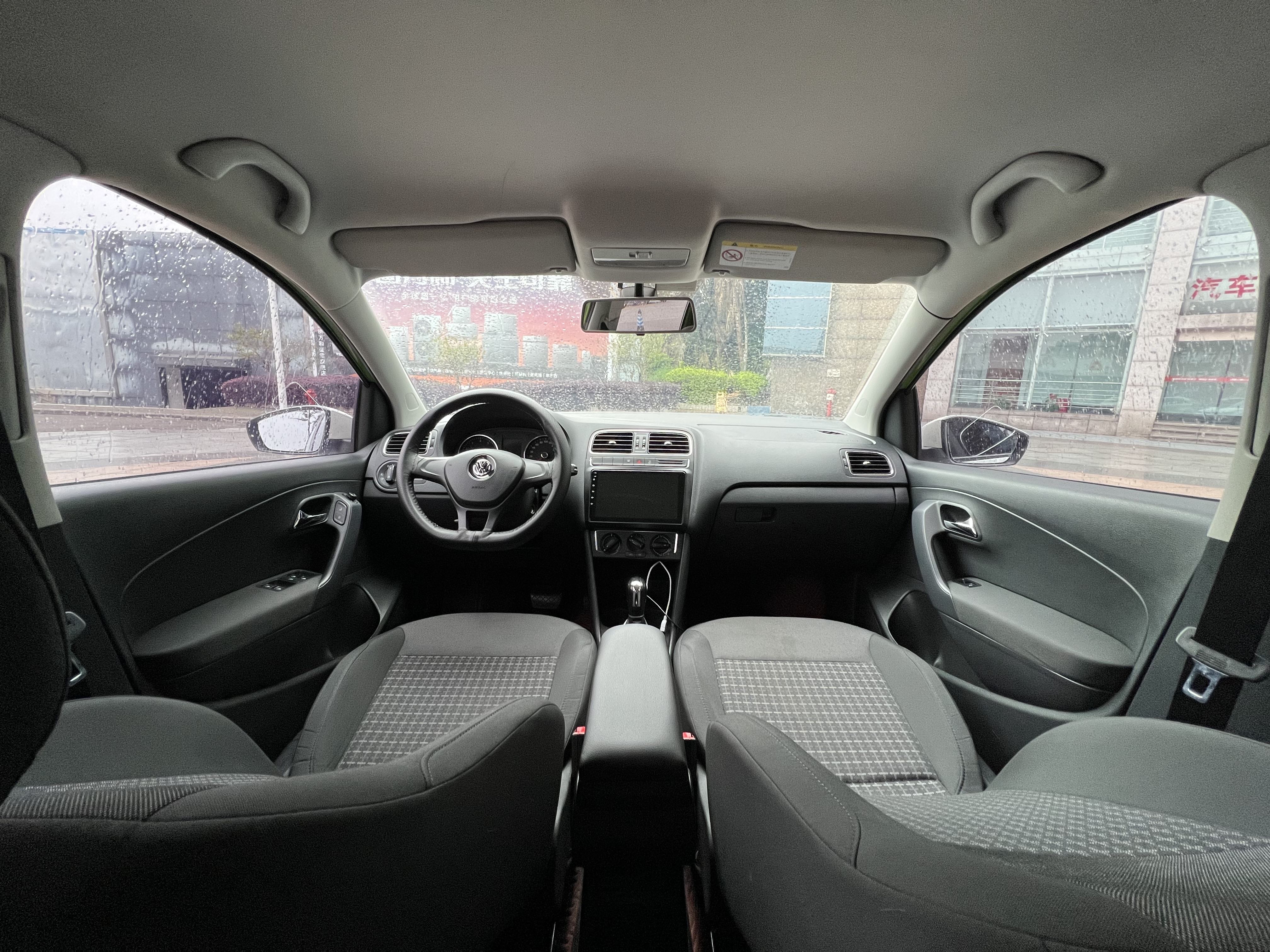 Volkswagen Polo 2015 car image #15