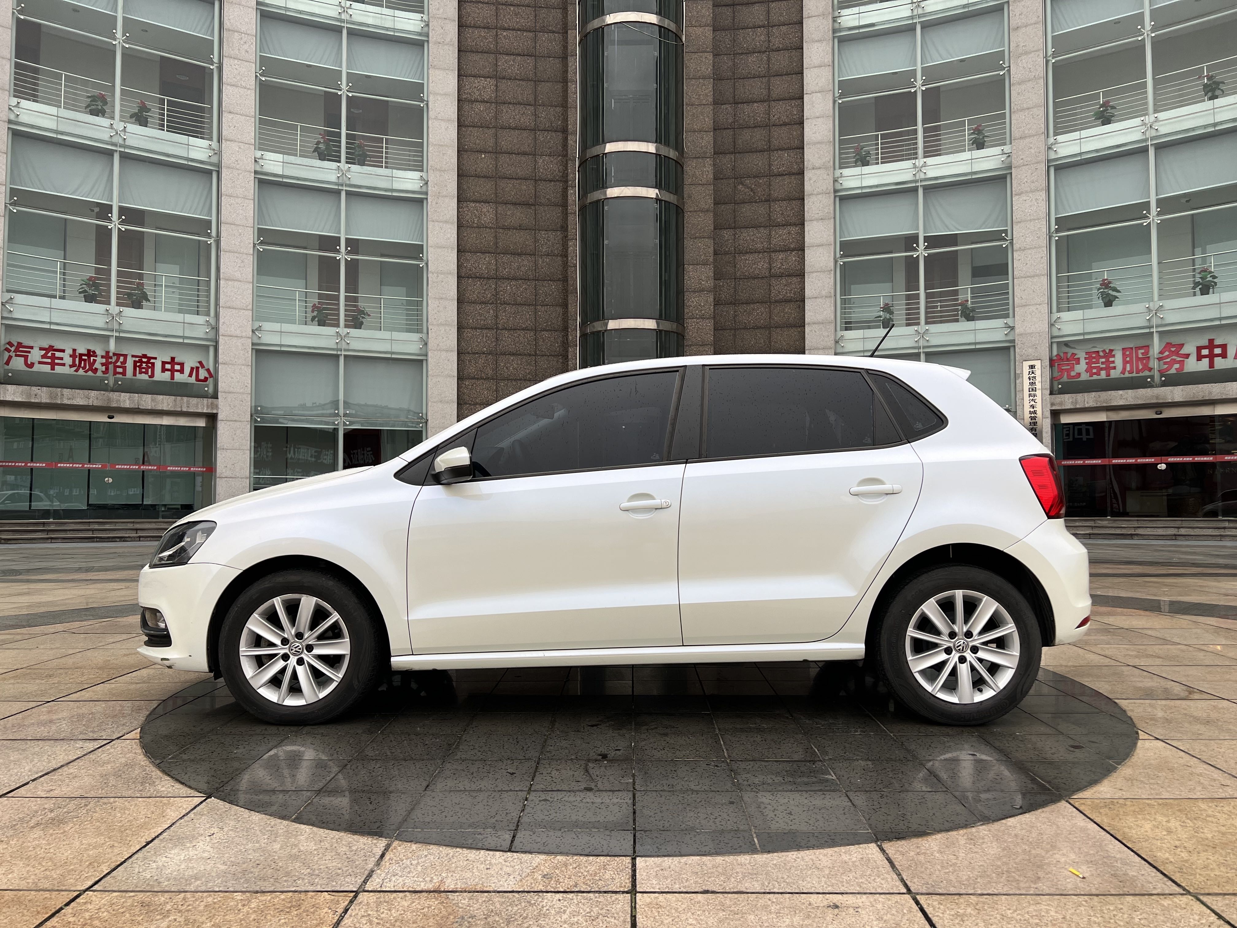 Volkswagen Polo 2015 car image #5
