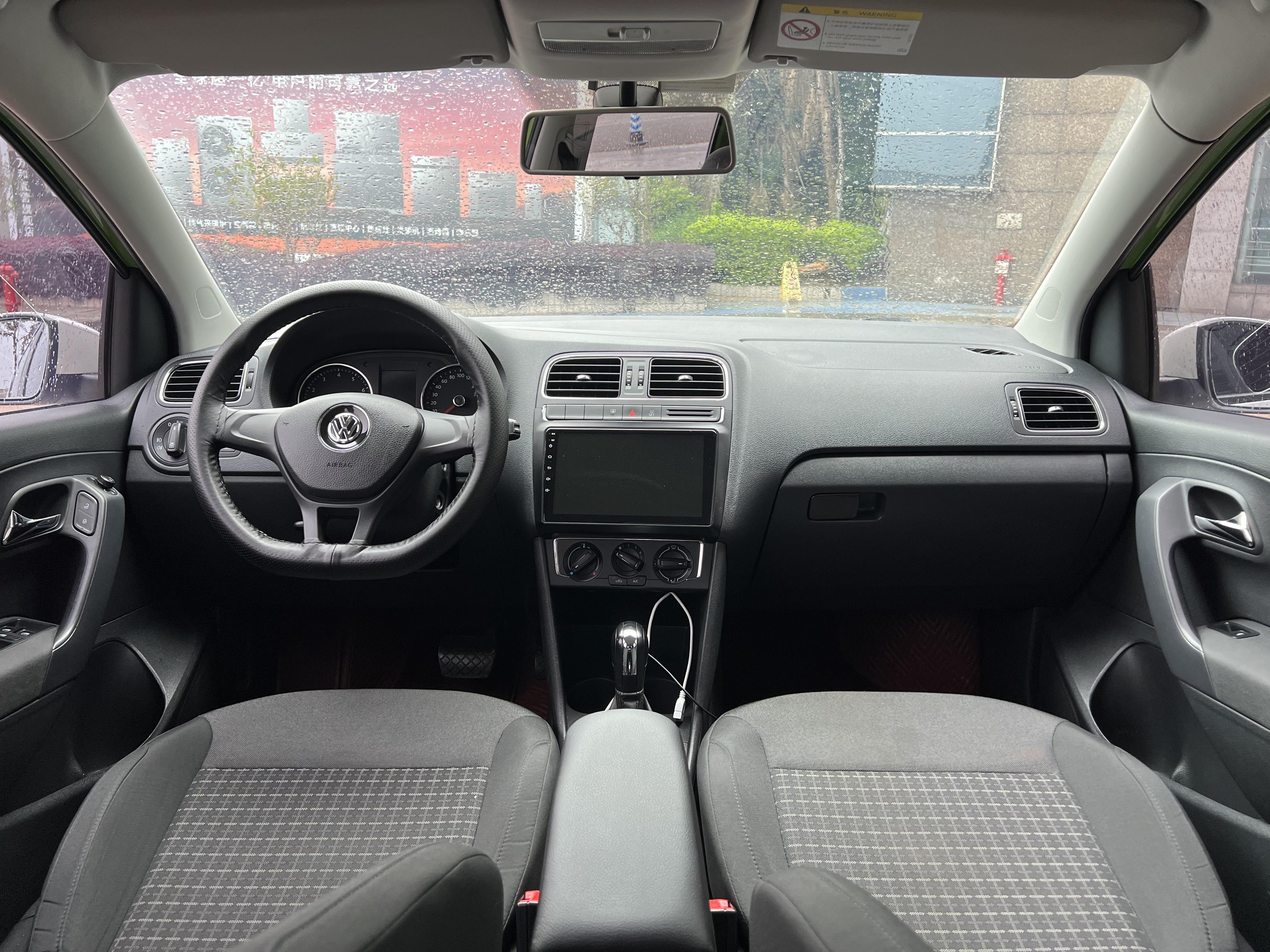 Volkswagen Polo 2015 car image #14