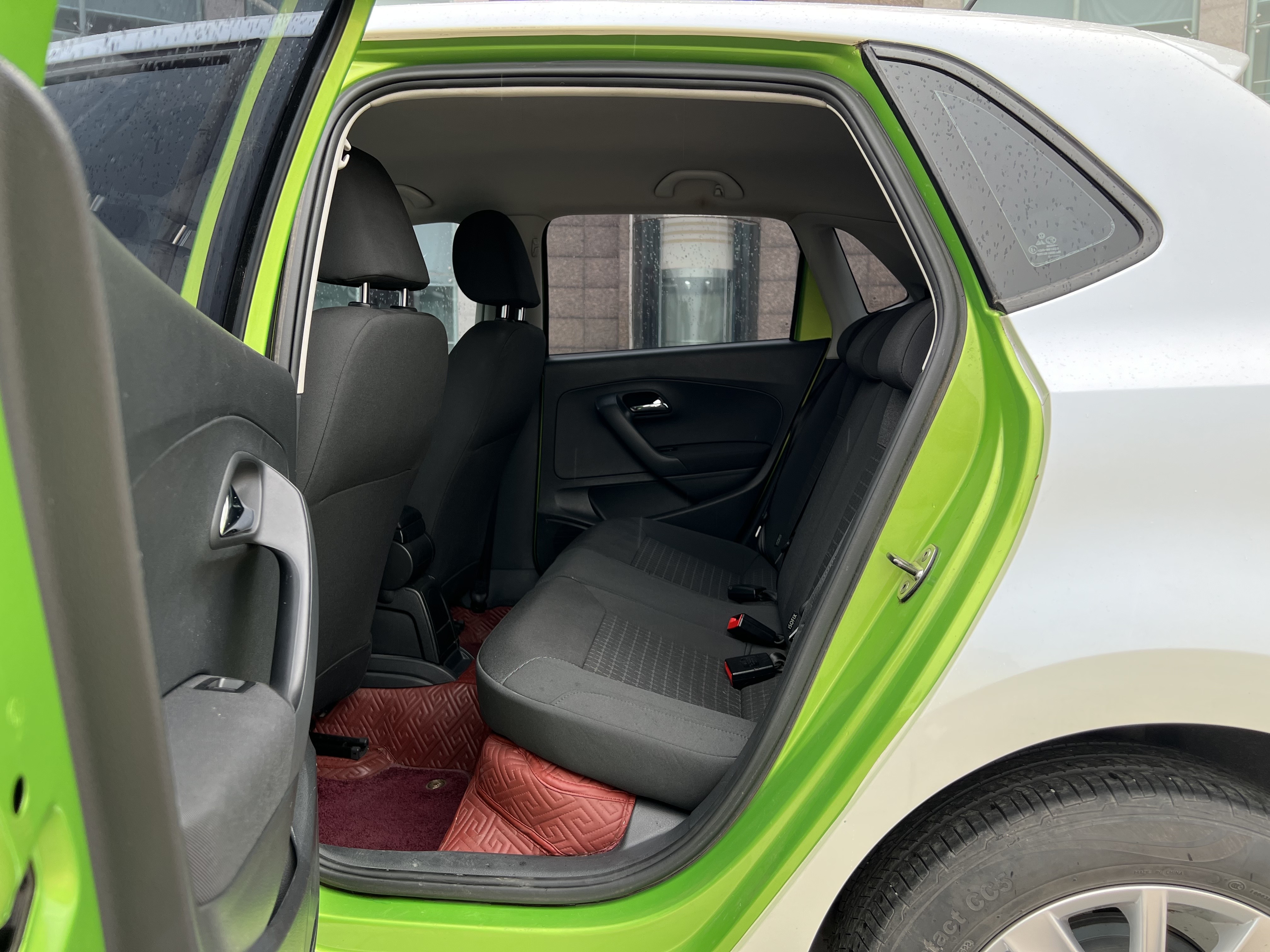 Volkswagen Polo 2015 car image #19