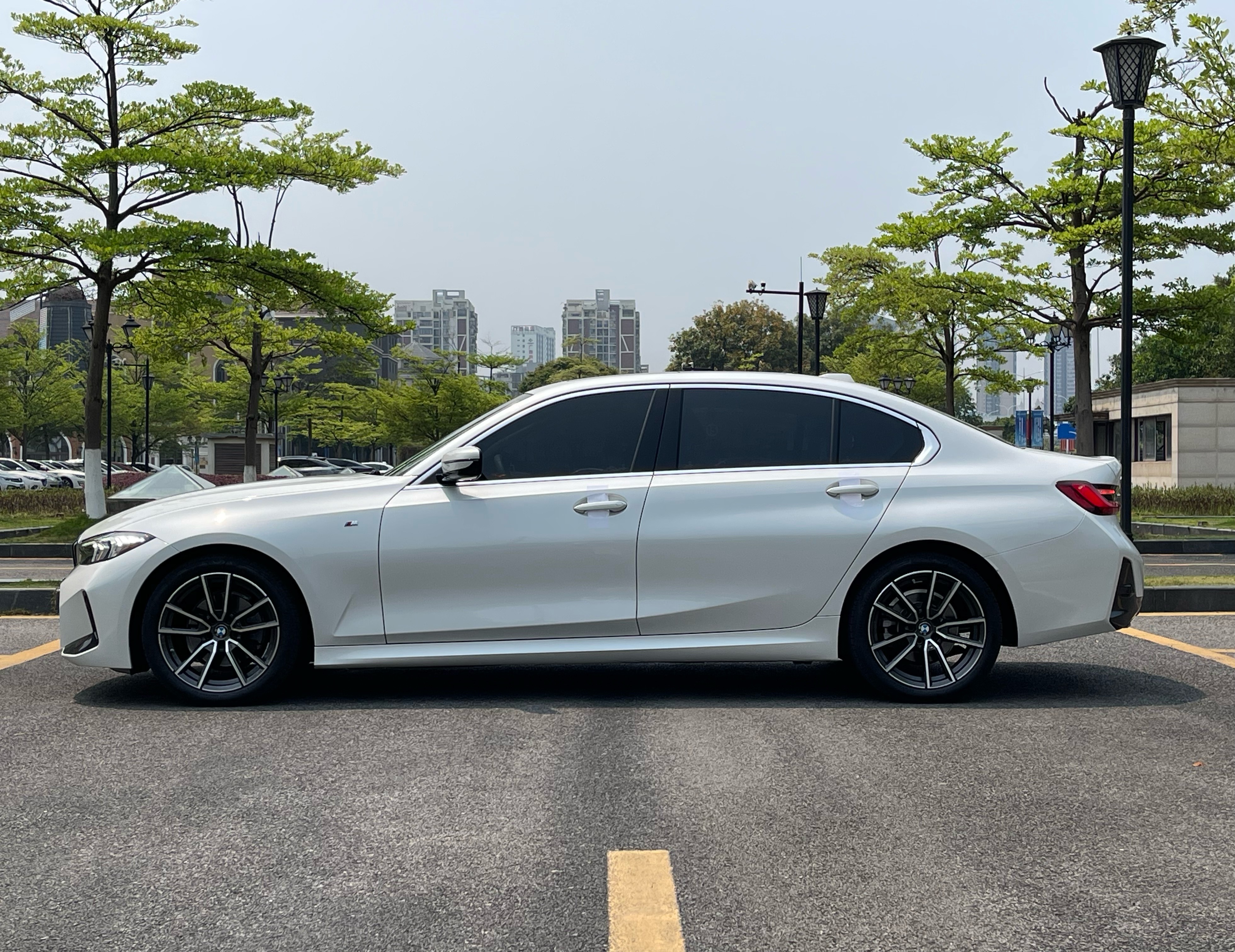 BMW 3 Series 2024 #9 BMW 3 Series 2024 car image #9