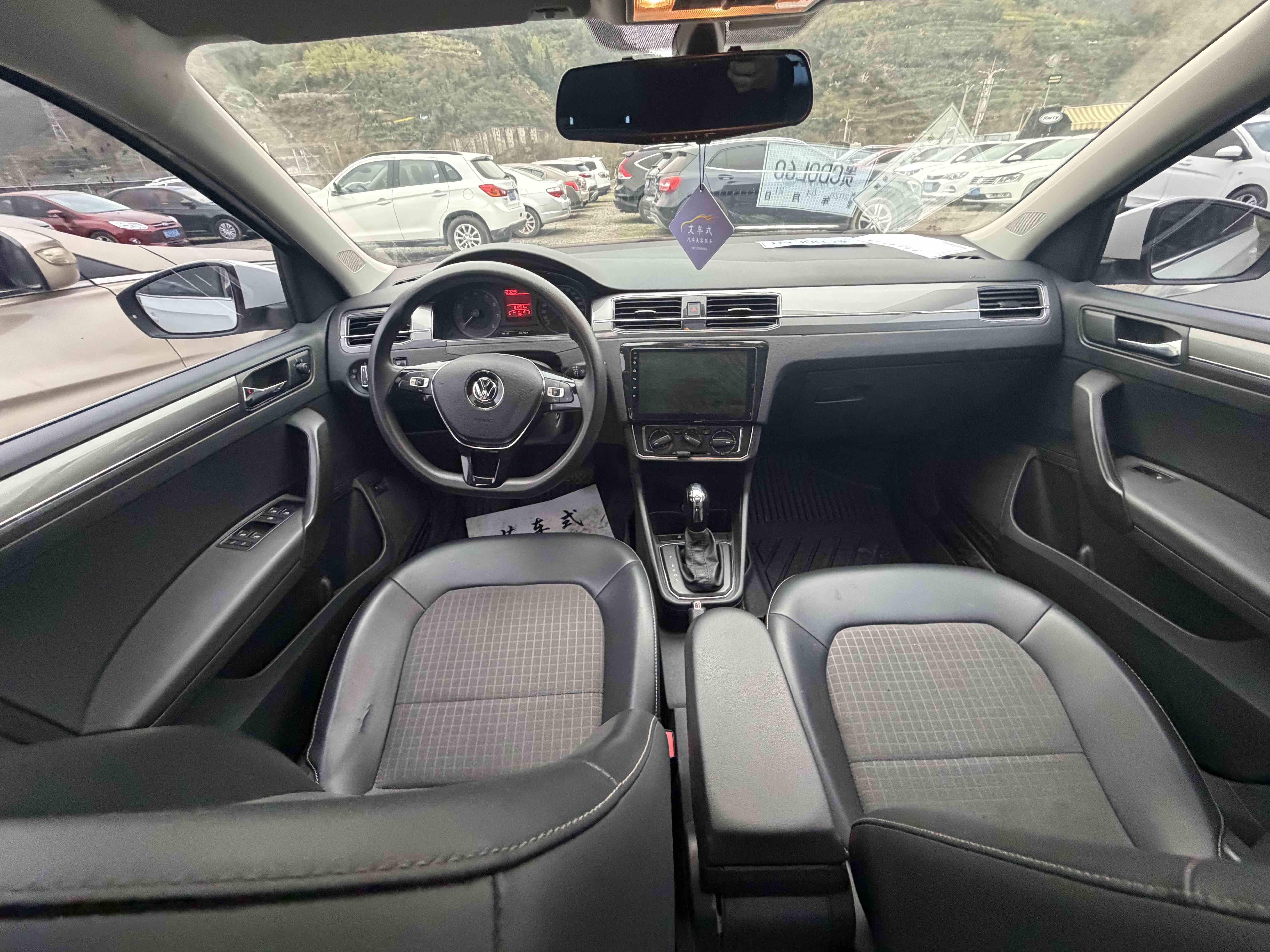 Volkswagen Santana 2018 car image #8