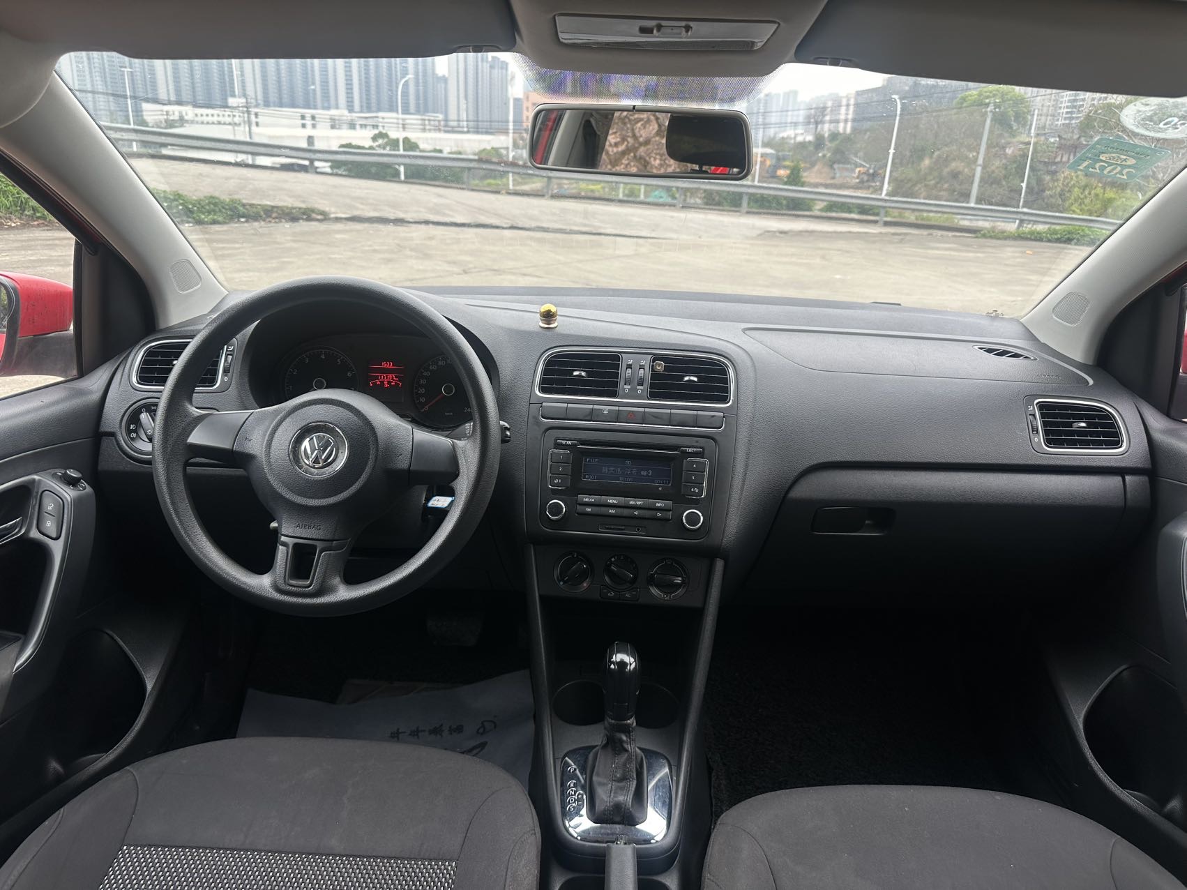 Volkswagen Polo 2012 car image #8