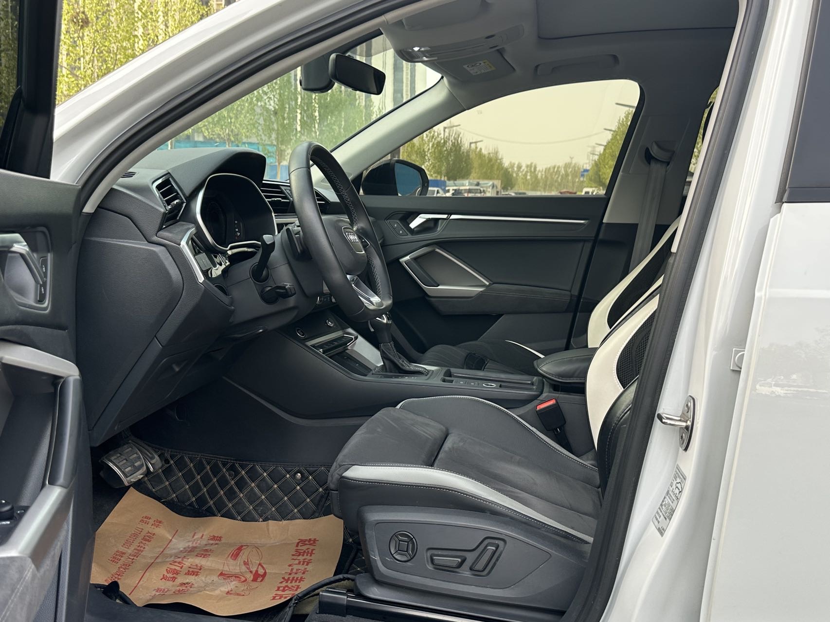 Audi Q3 2023 car image #5