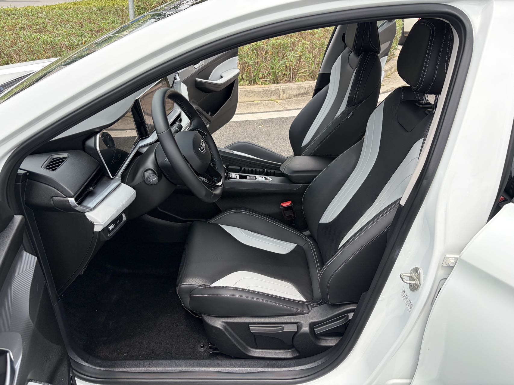 GEELY Binray 2024 #8 GEELY Binray 2024 car image #8