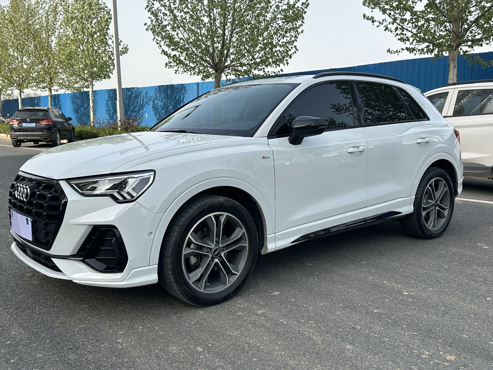 Audi Q3 2023 car image 
