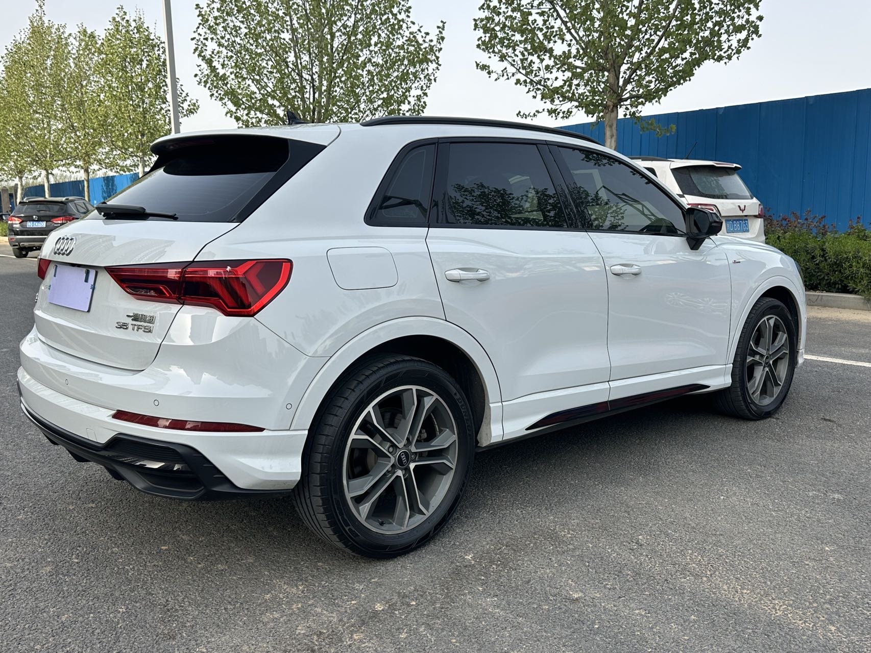 Audi Q3 2023 car image #8