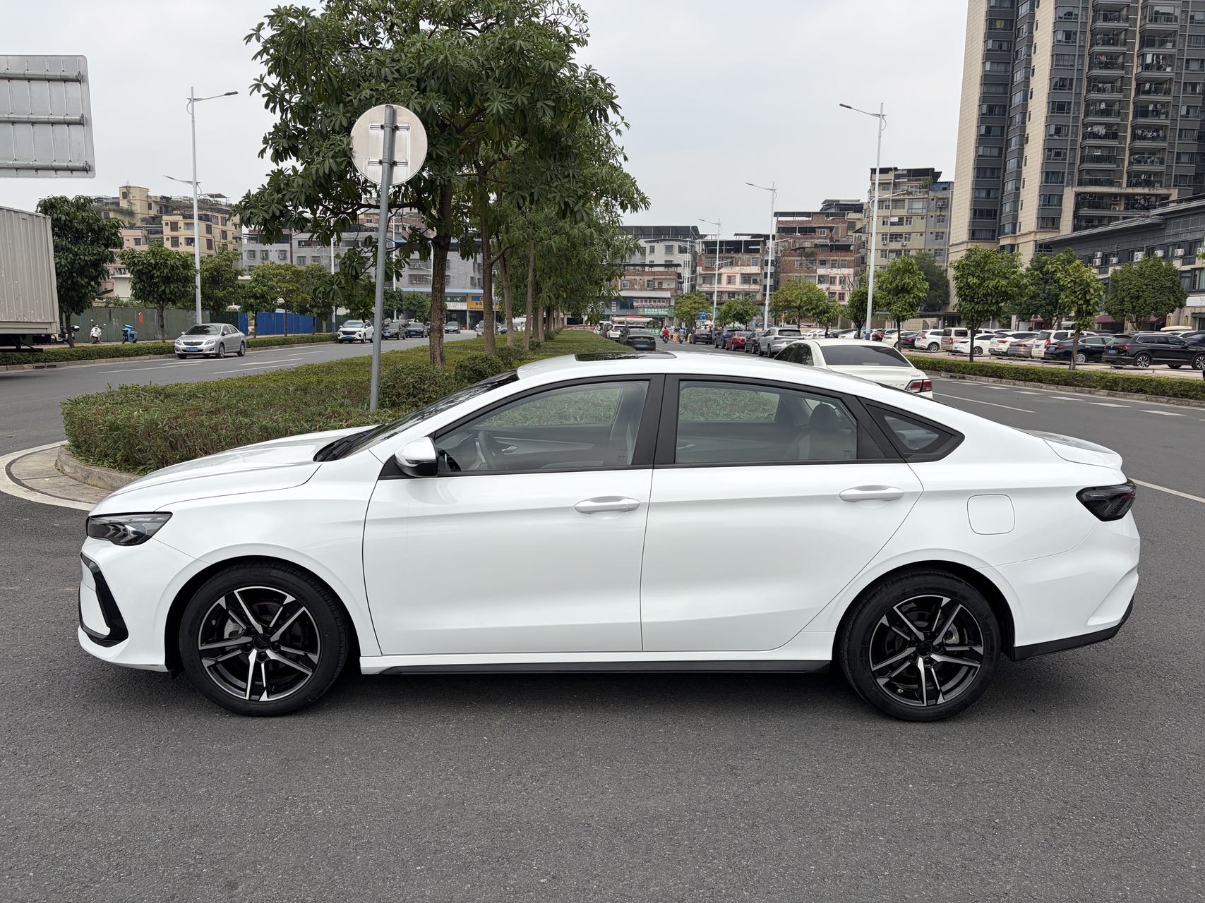 GEELY Binray 2024 #5 GEELY Binray 2024 car image #5
