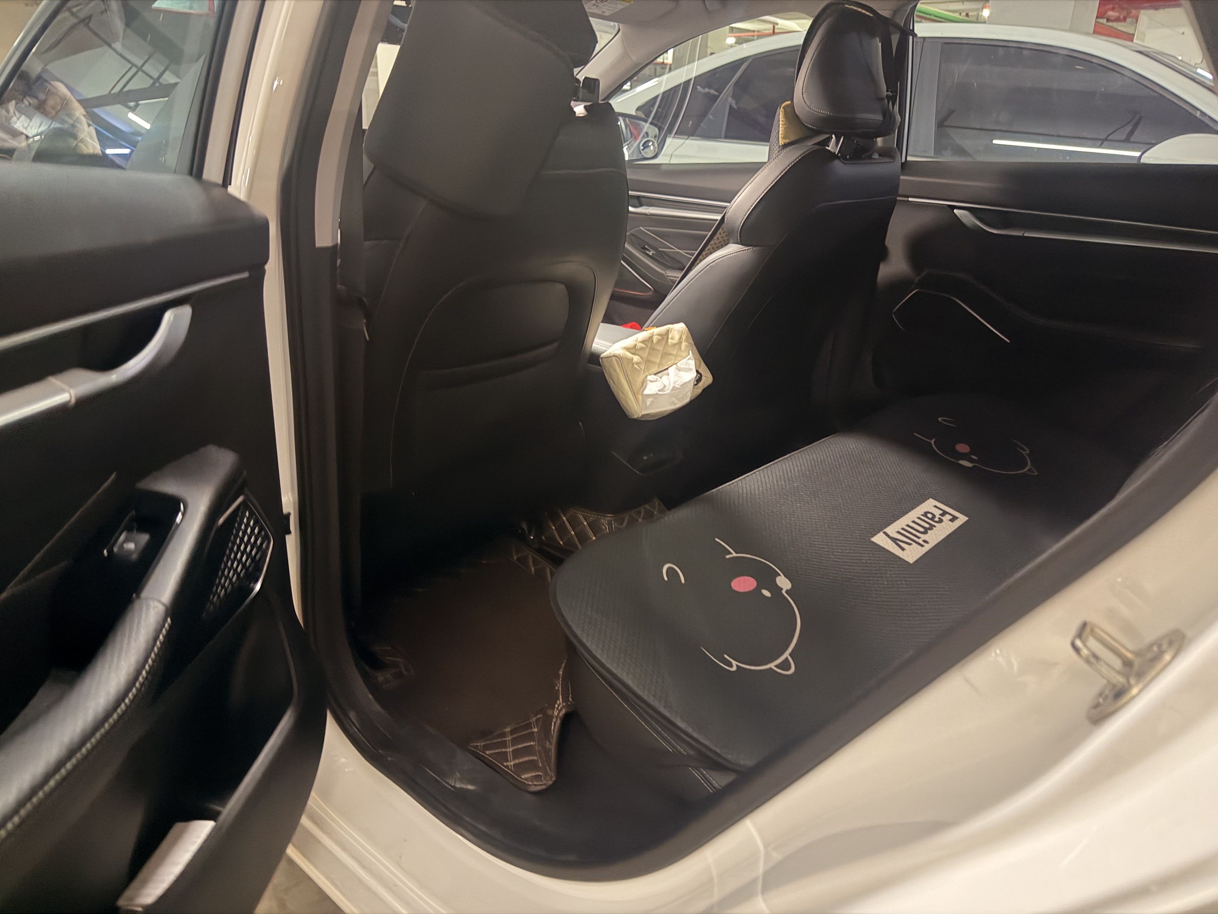 GEELY Emgrand 2023 #8 GEELY Emgrand 2023 car image #8