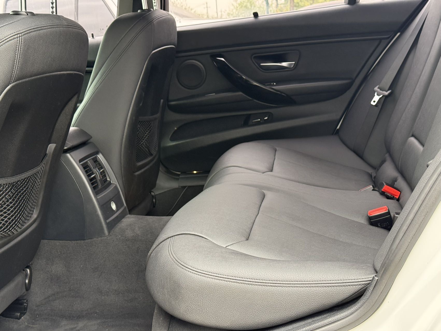 BMW 3 Series 2019 car image #6
