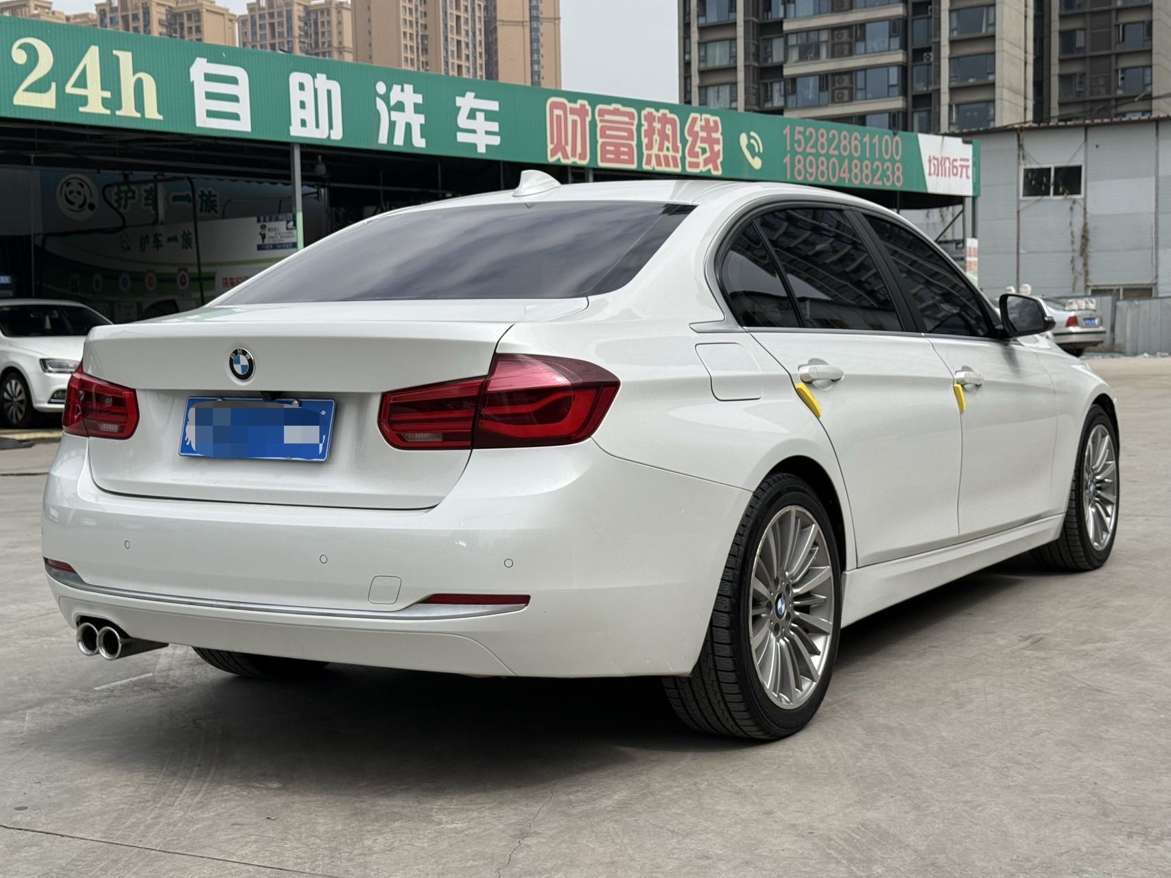 BMW 3 Series 2019 car image #11