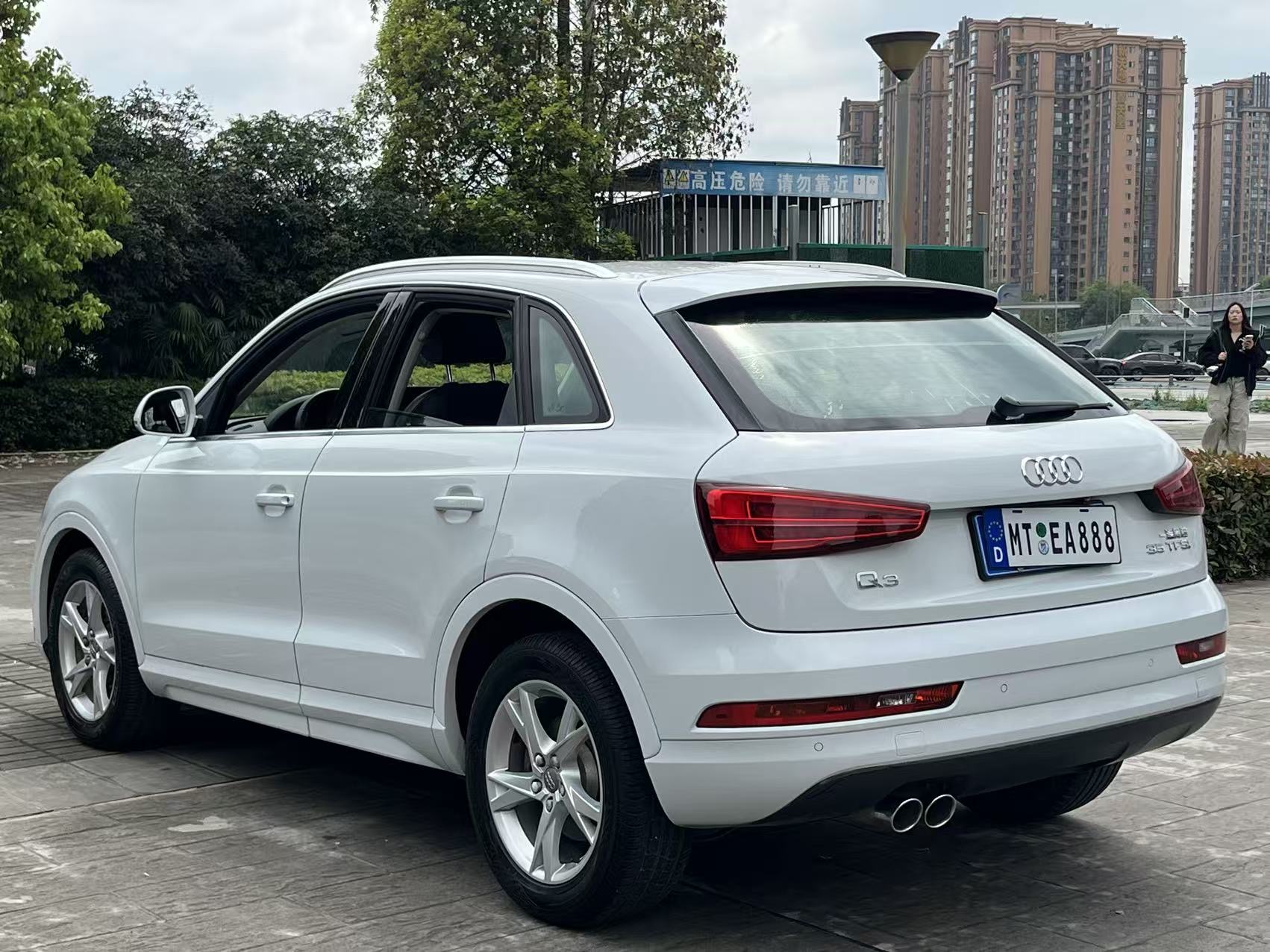 Audi Q3 2017 car image #9