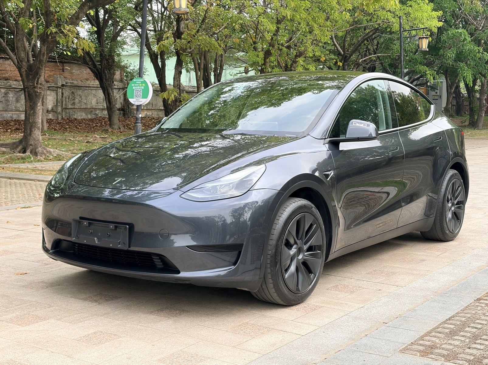 Tesla Model Y 2024 car image #2