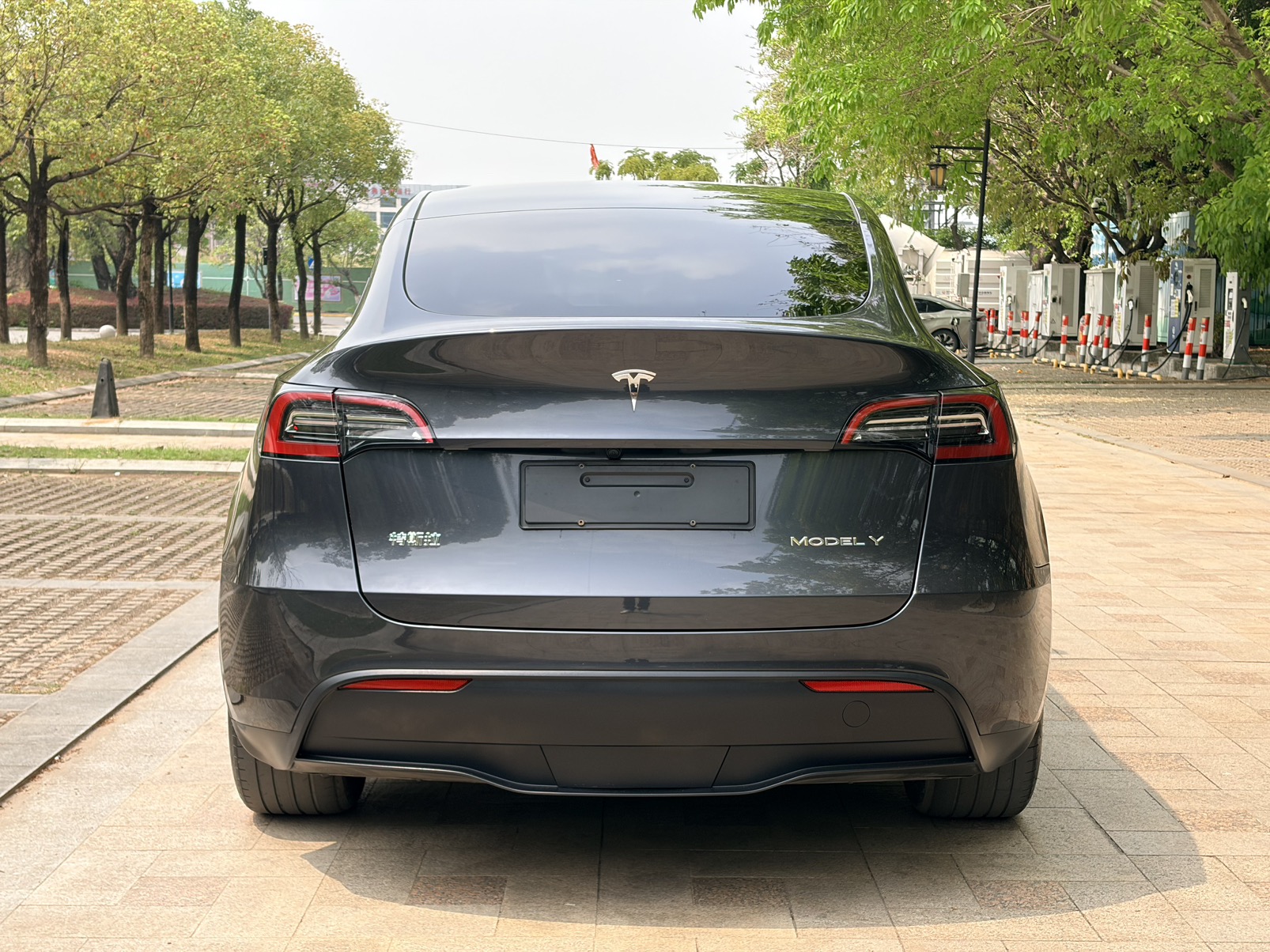 Tesla Model Y 2024 car image #8