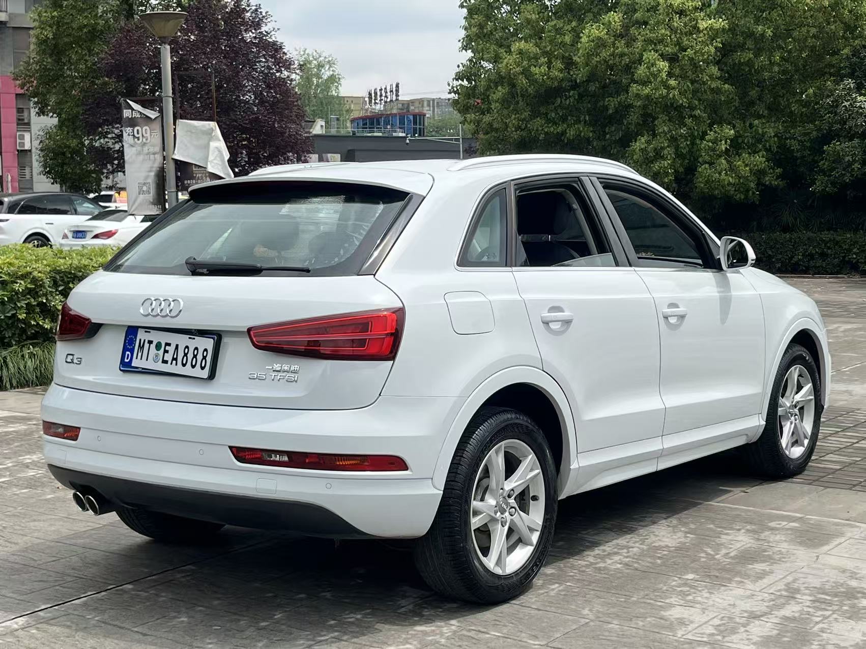 Audi Q3 2017 car image #11