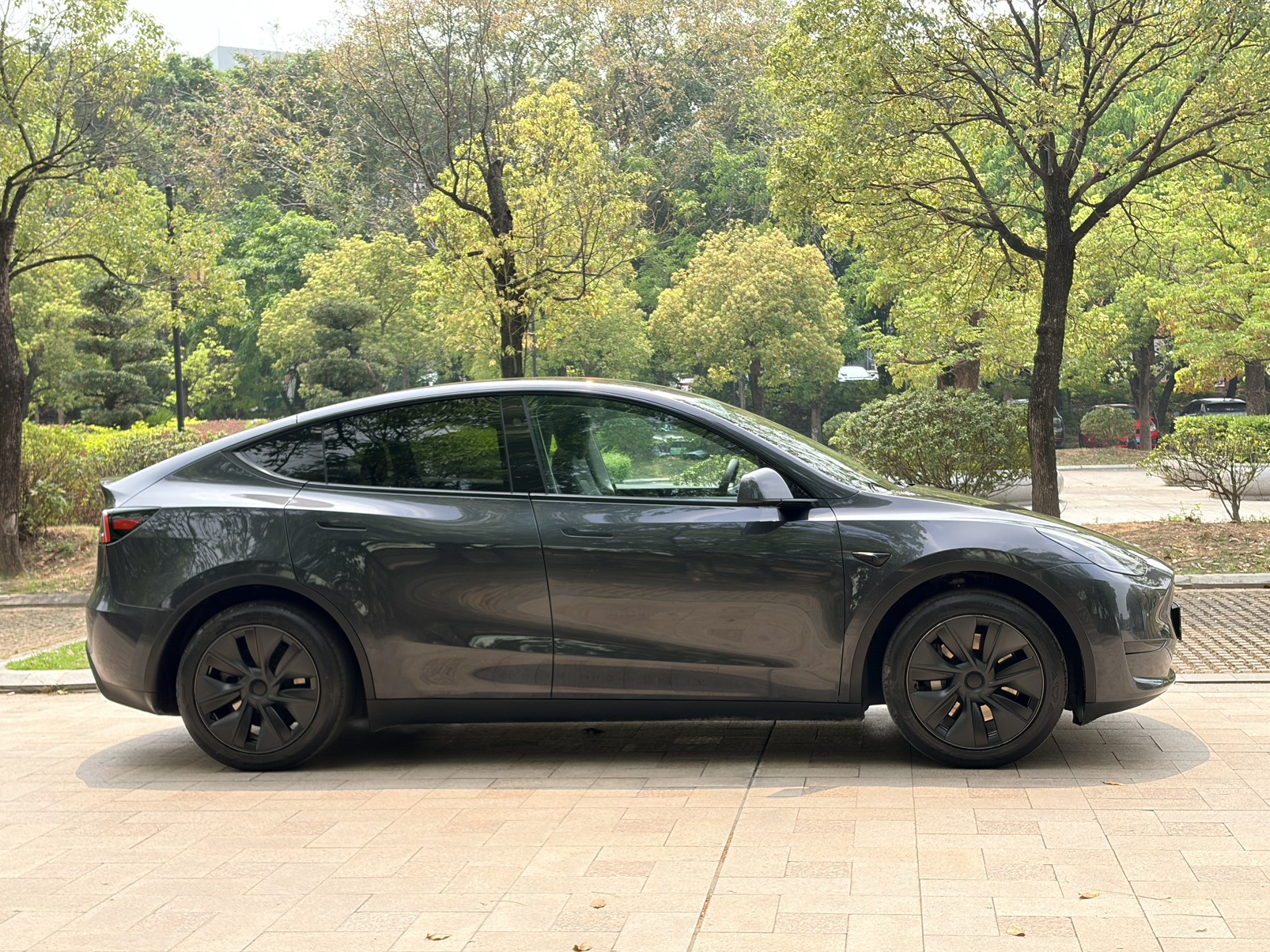 Tesla Model Y 2024 car image #5