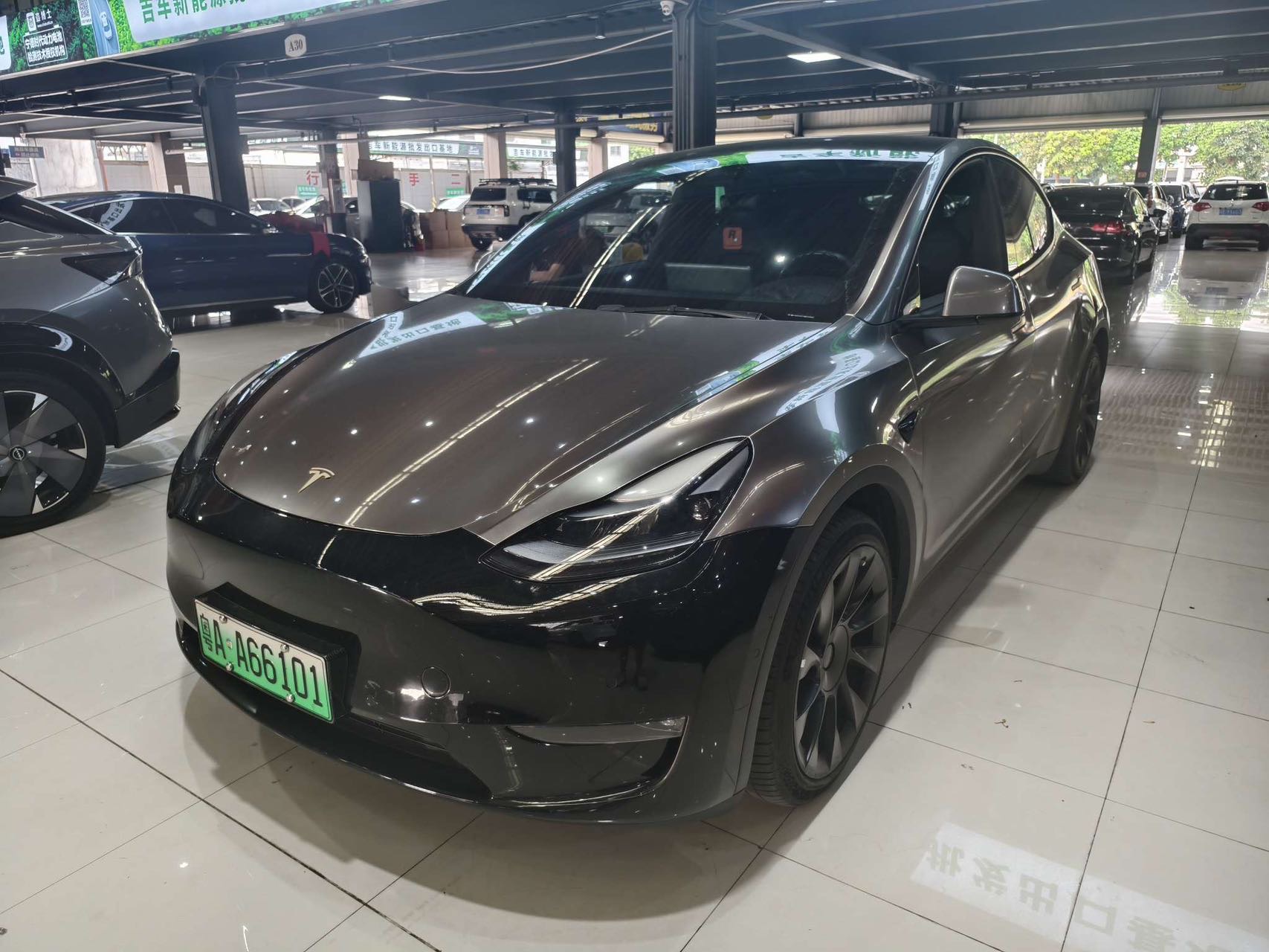 Tesla Model Y 2021 car image #2