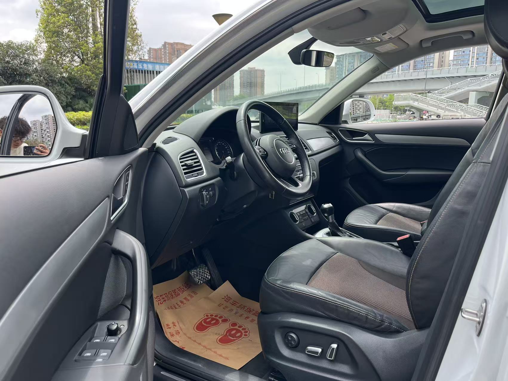 Audi Q3 2017 car image #6
