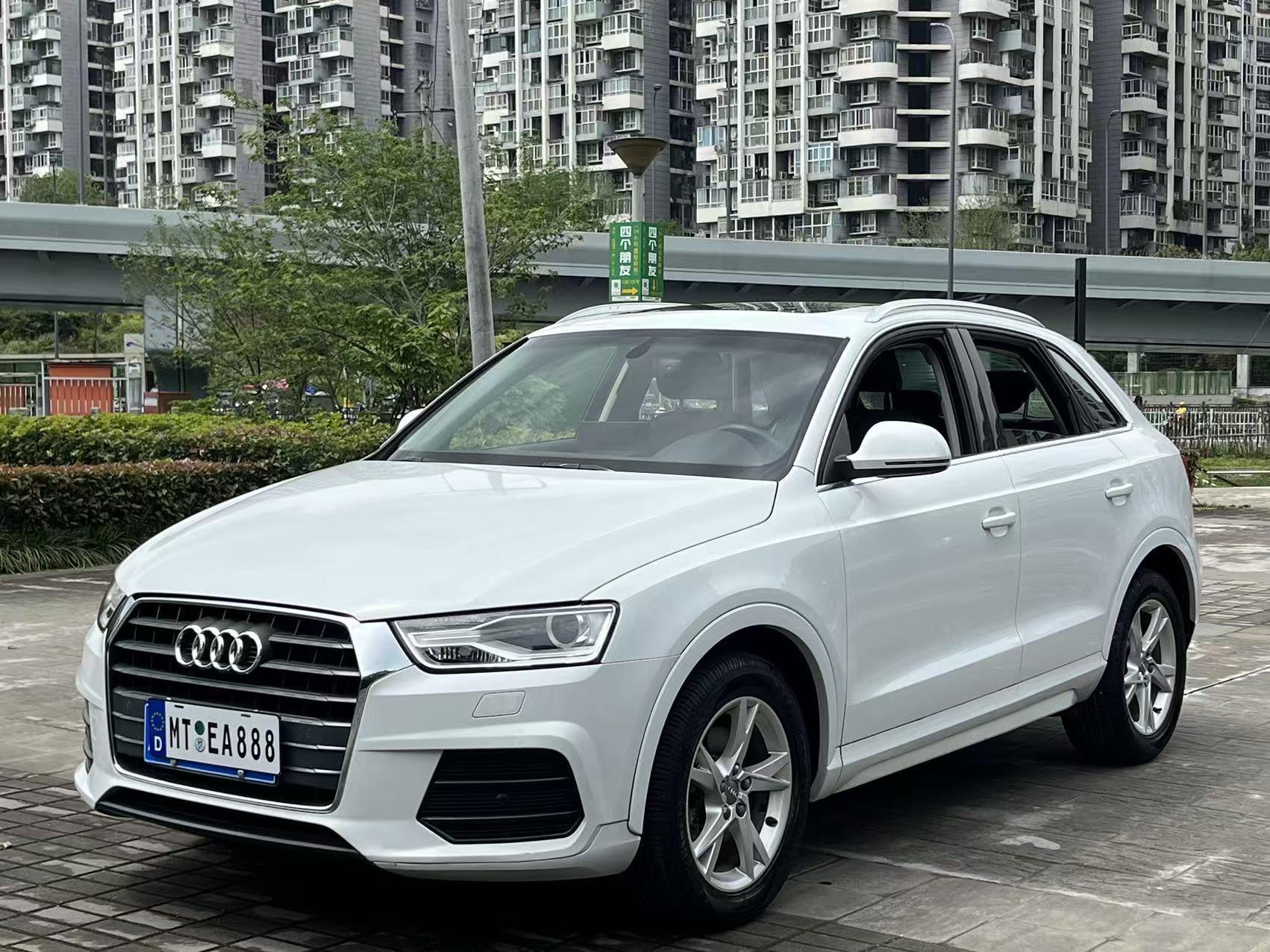 Audi Q3 2017 car image #2