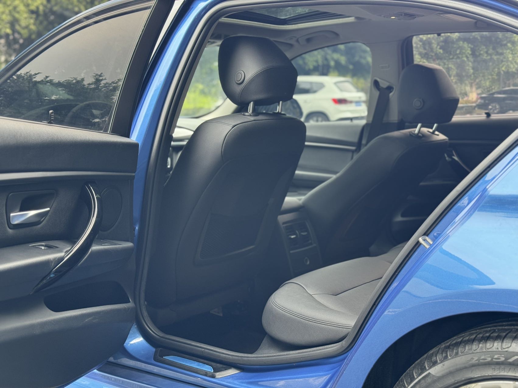 BMW 3 Series 2017 #8 BMW 3 Series 2017 car image #8