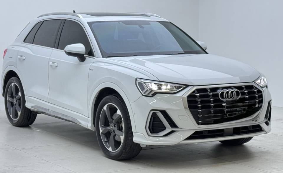 Audi Q3 2023 car image #5