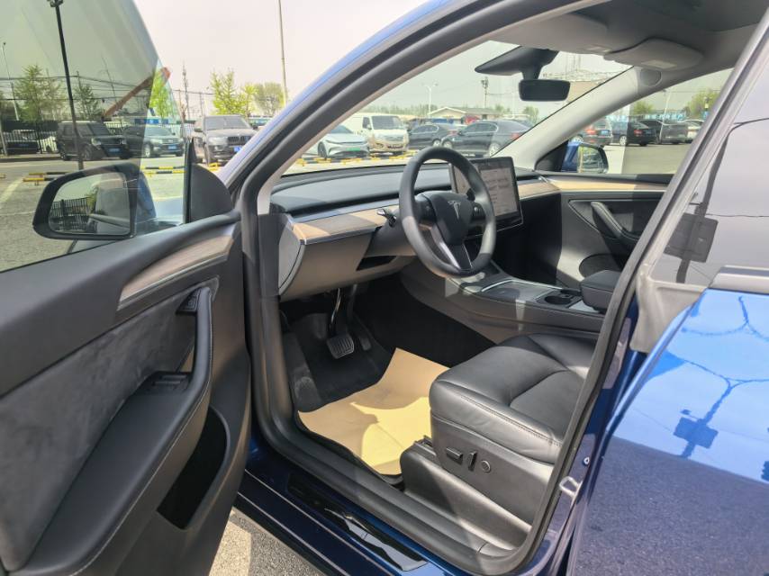 Tesla Model Y 2023 #9 Tesla Model Y 2023 car image #9