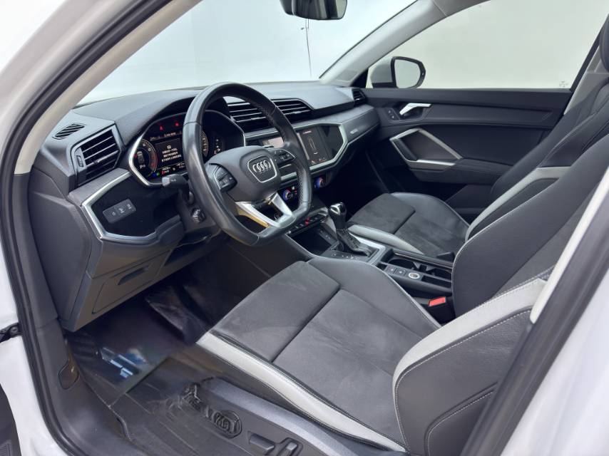 Audi Q3 2023 car image #6