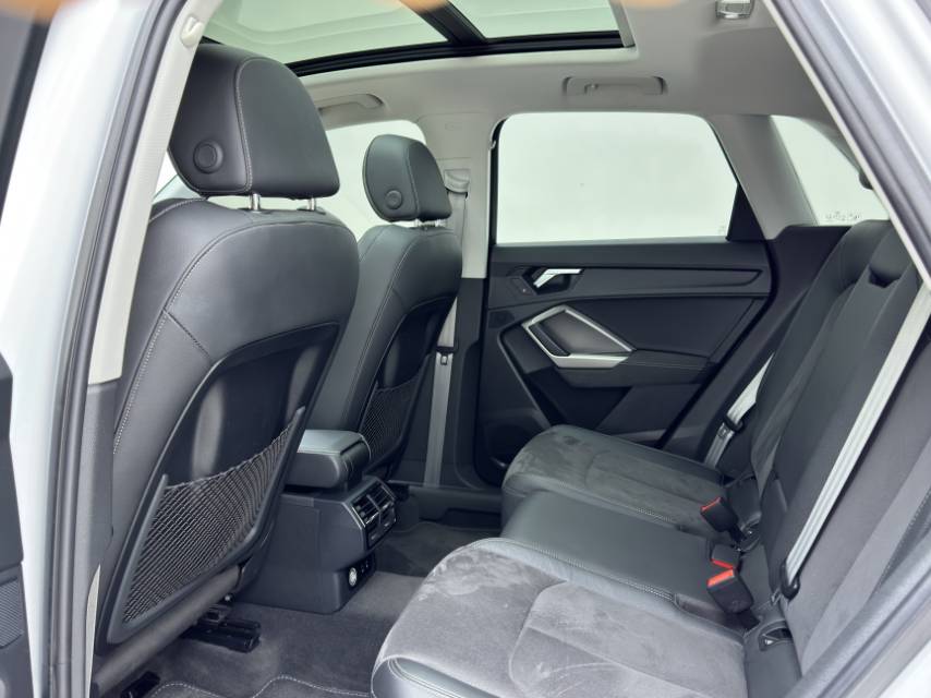 Audi Q3 2023 car image #8
